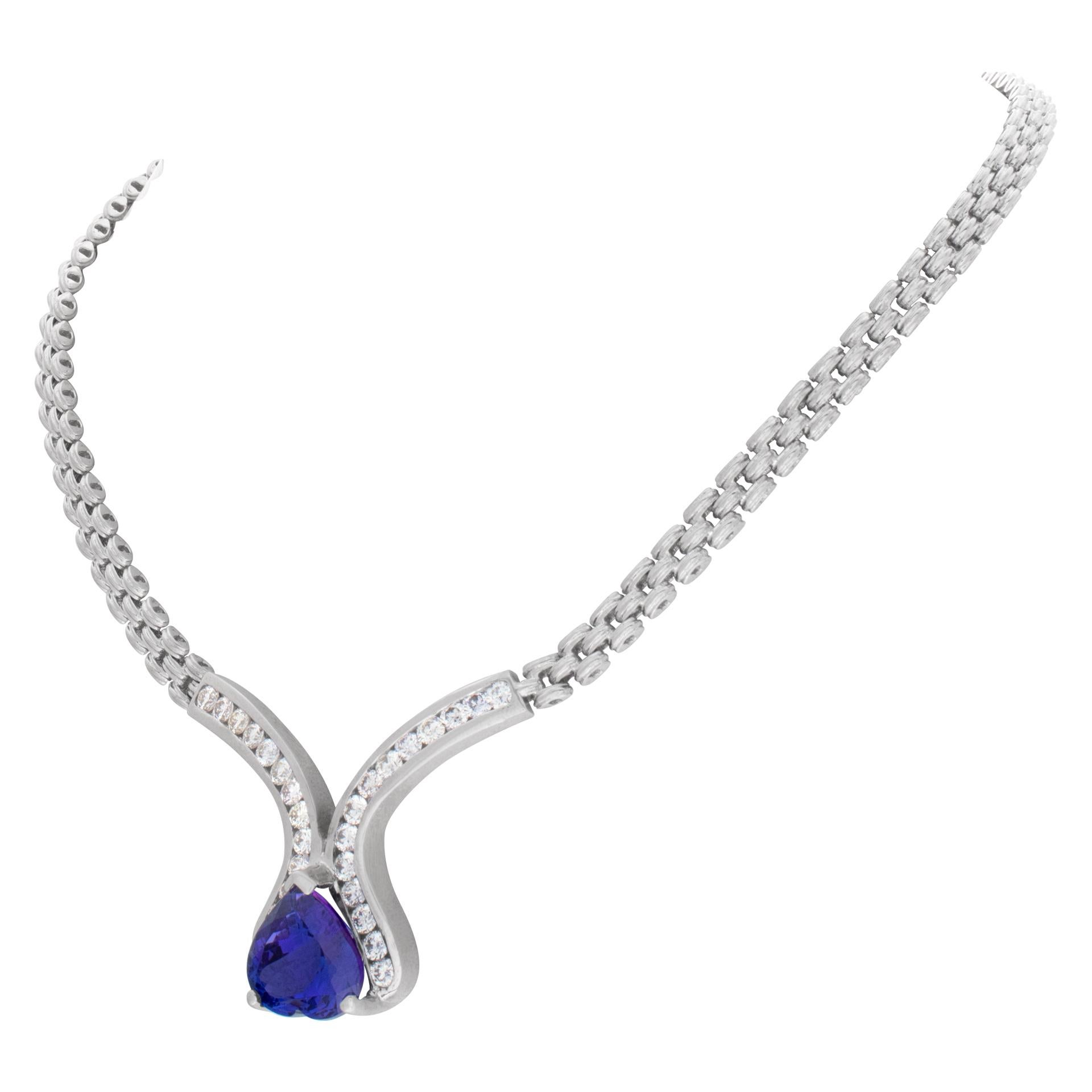 14k White Gold Necklace with a 13.15 Carat Heart Shape Tanzanite Surrounded In Excellent Condition For Sale In Surfside, FL