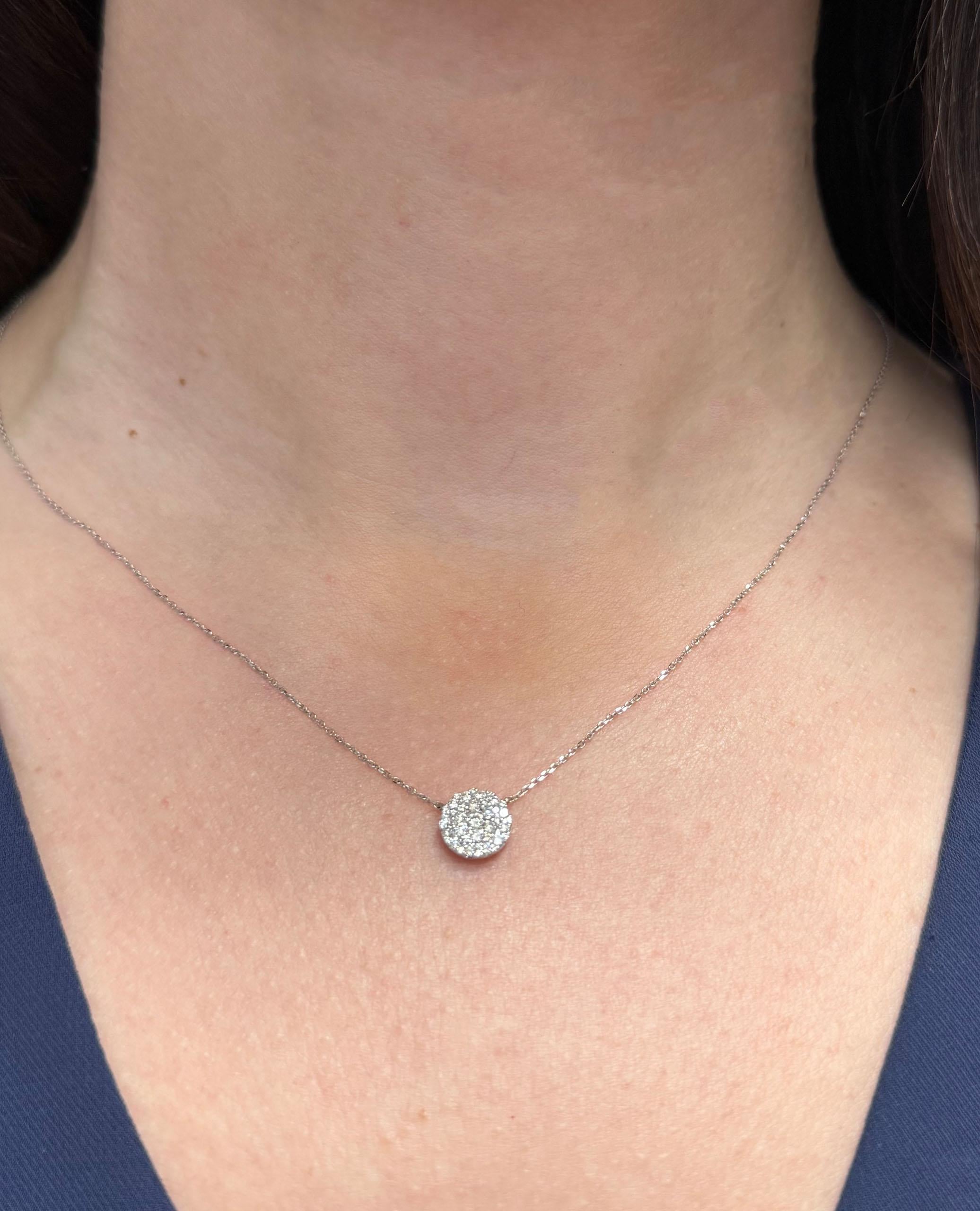 14K White Gold Necklace with Round Pave Set Diamonds In New Condition For Sale In Old Tappan, NJ