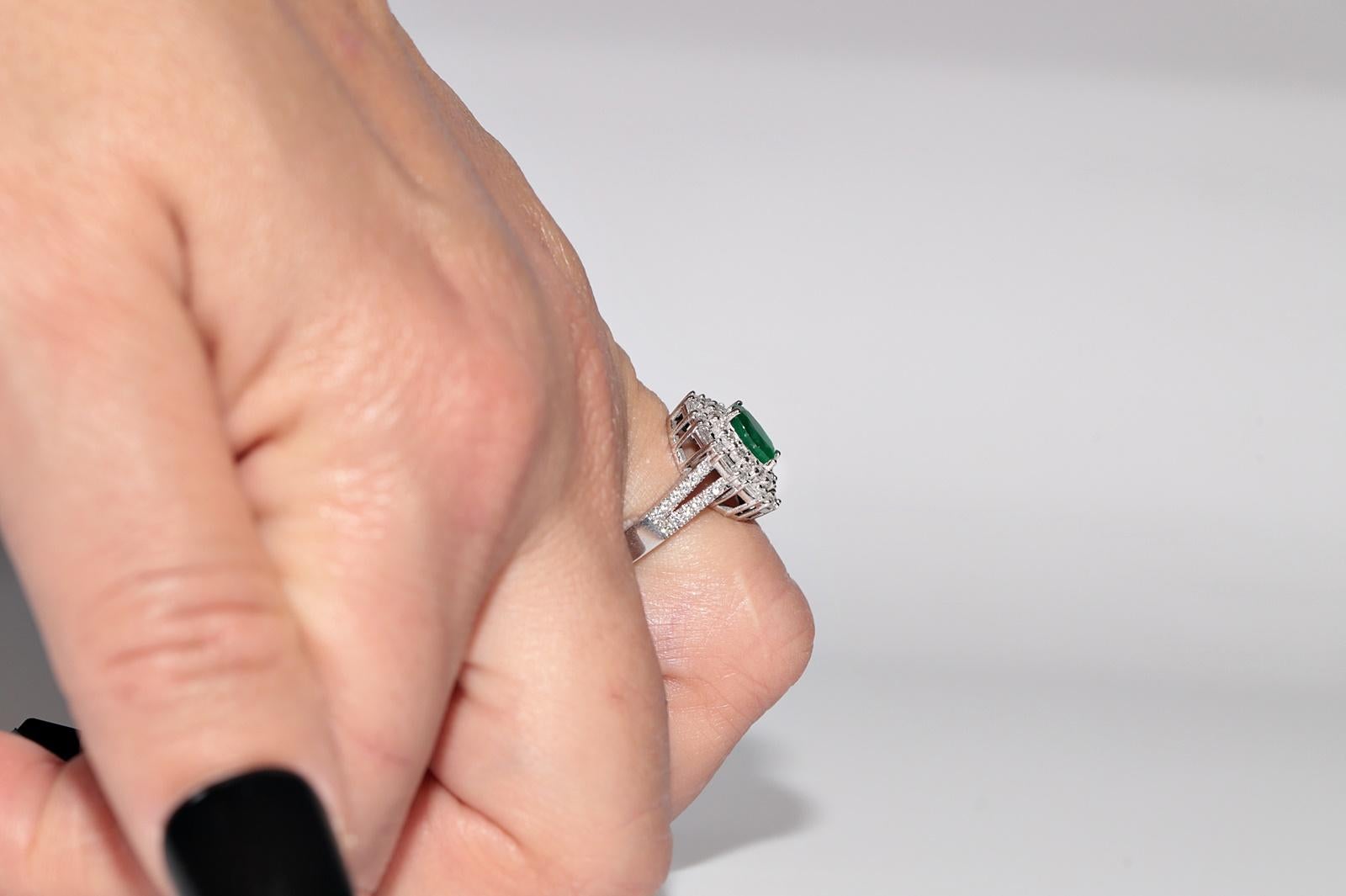 In sehr gutem Zustand.
Das Gesamtgewicht beträgt 3.2 Gramm.
Insgesamt ist der Diamant 1,10 ct.
Der Diamant hat die Farbe G-H und die Reinheit vvs-vs-s1.
Insgesamt ist Smaragd 0.85 ct.
Ringgröße ist US 5.8
Wir können jede Größe herstellen.
Die Box