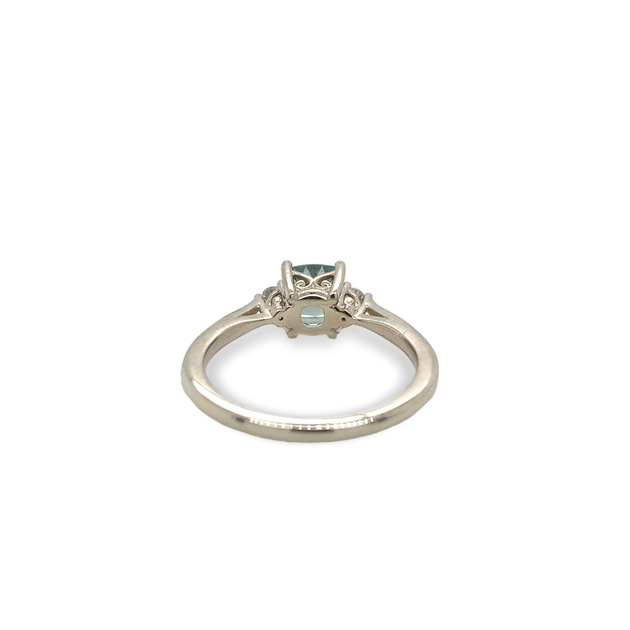 Bague en or blanc 14 carats sans chaleur, saphir du Montana 1,02 carat et diamants taille 6,75 Pour femmes en vente