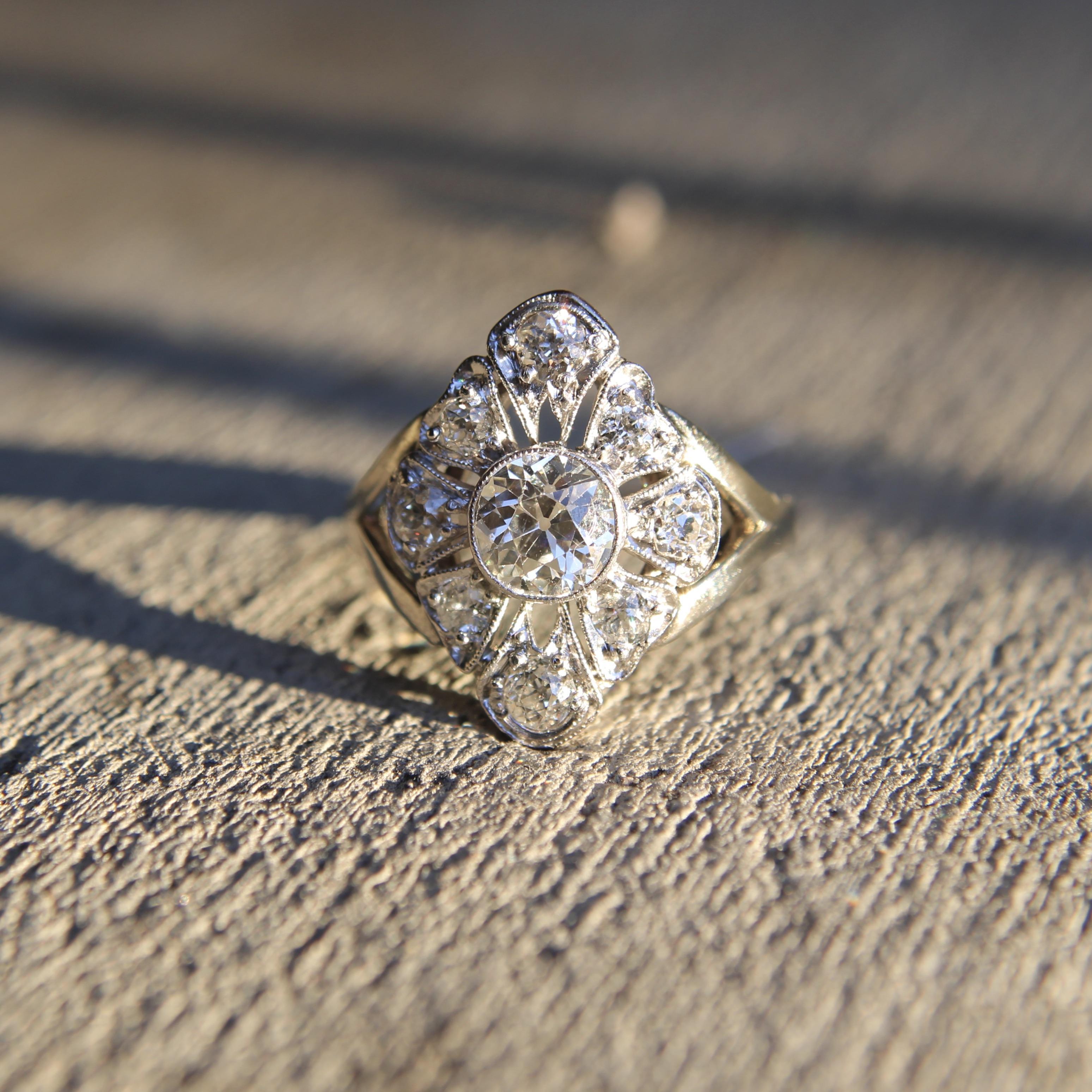 Anillo Flor de Diamantes de Oro Blanco de 14 K, talla europea antigua y talla mina antigua Eduardiano en venta