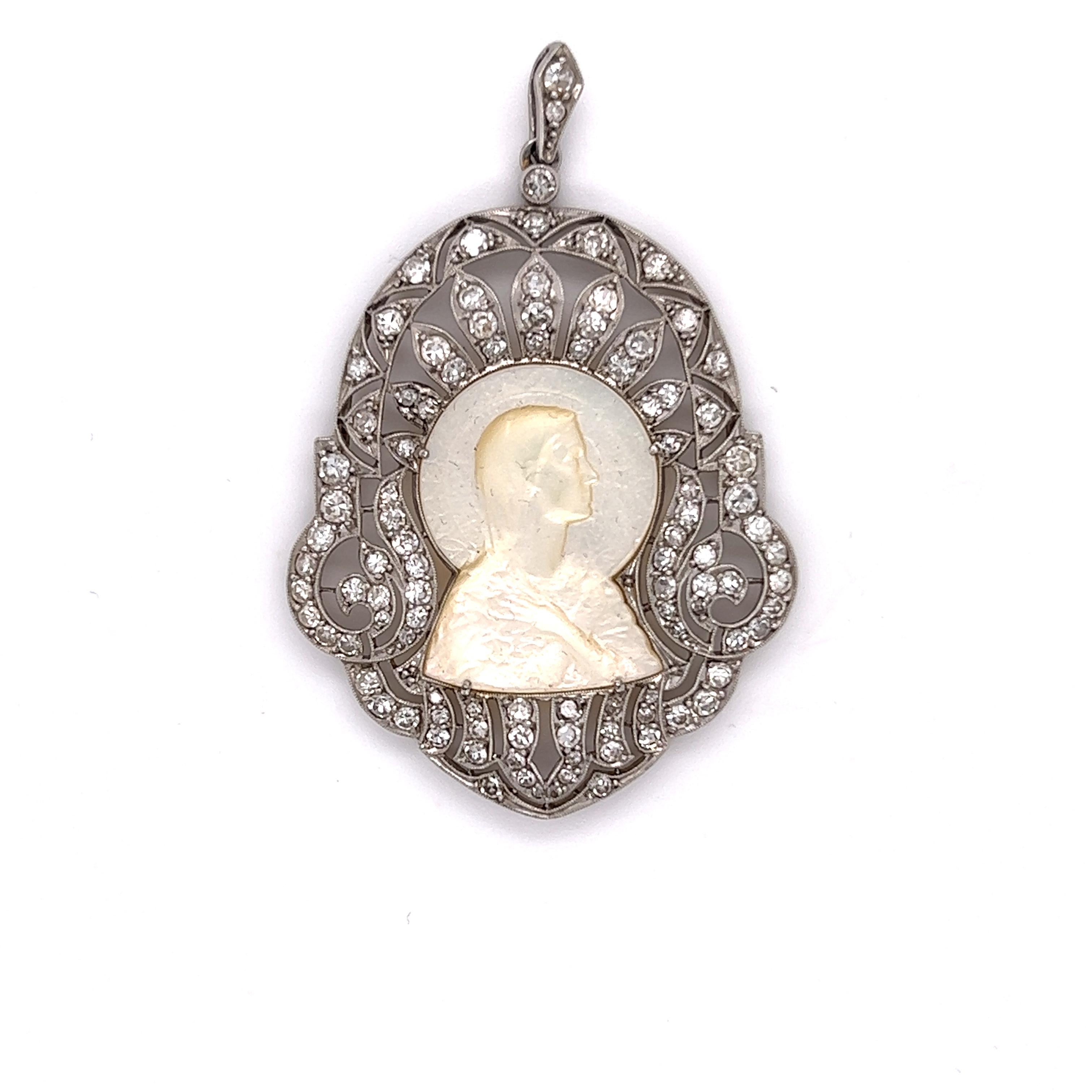 Colgante de oro blanco de 14 quilates con diamantes talla vieja madreperla tallados en Excelente Estado en Bozeman, MT
