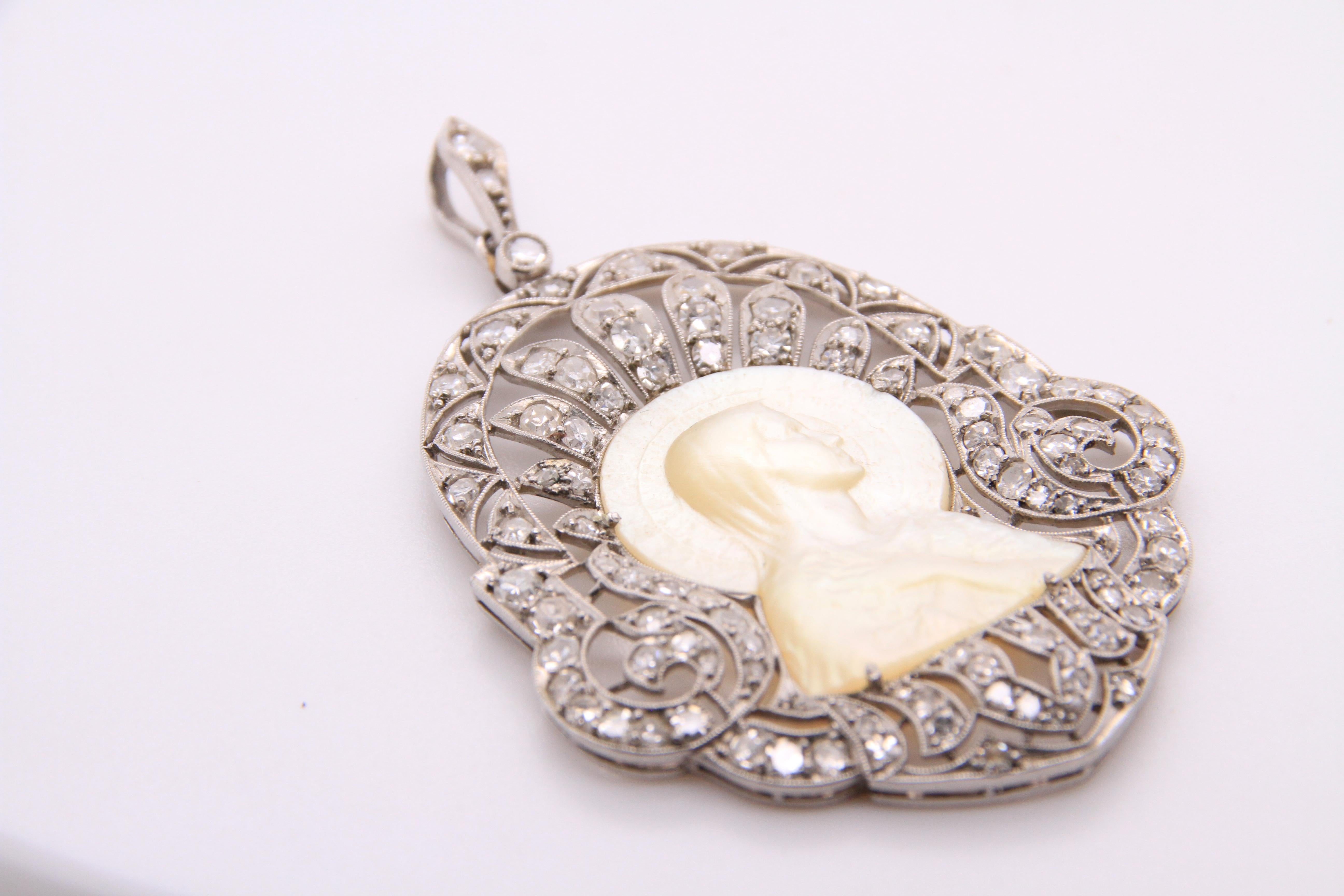 Colgante de oro blanco de 14 quilates con diamantes talla vieja madreperla tallados 3