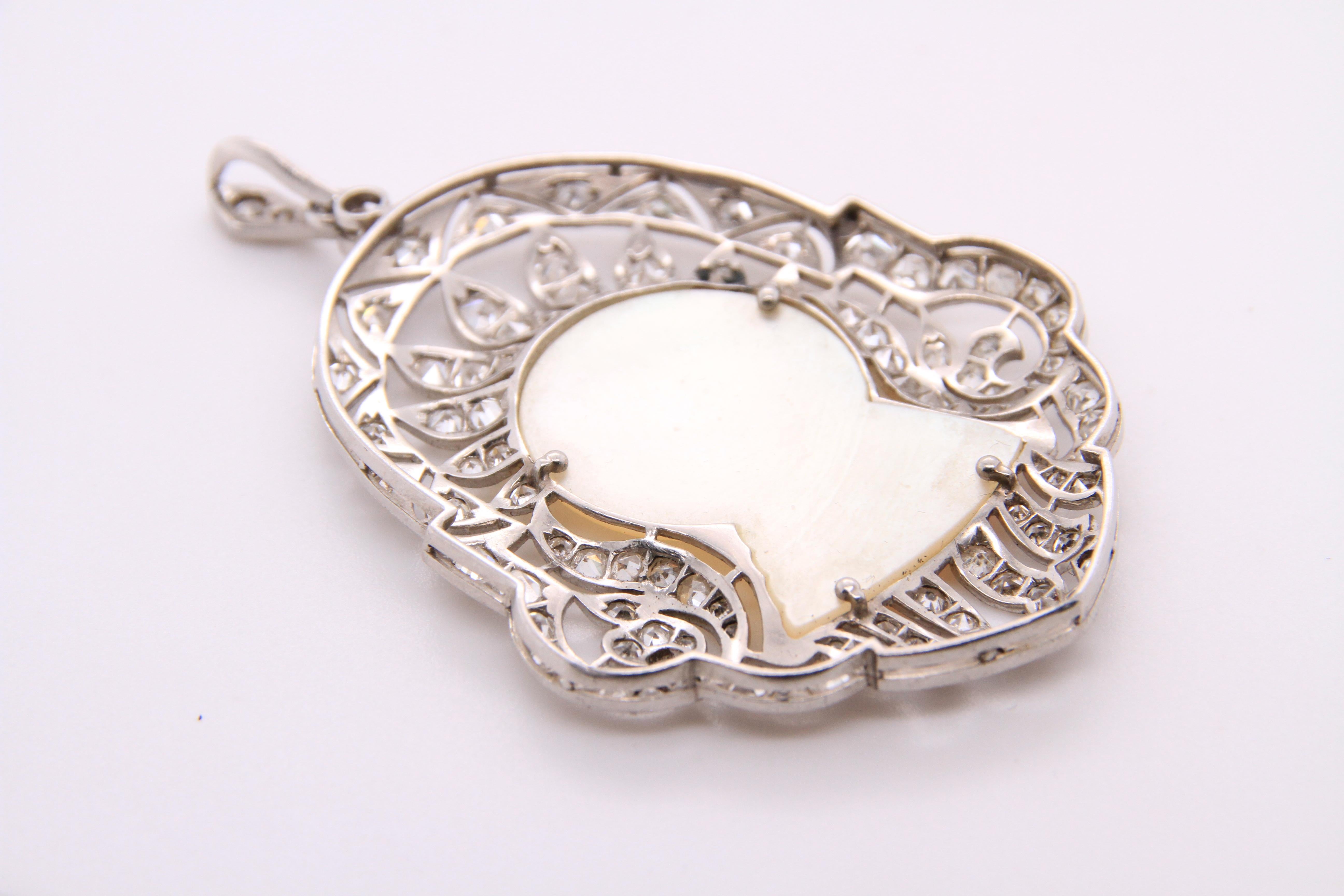 Colgante de oro blanco de 14 quilates con diamantes talla vieja madreperla tallados 4
