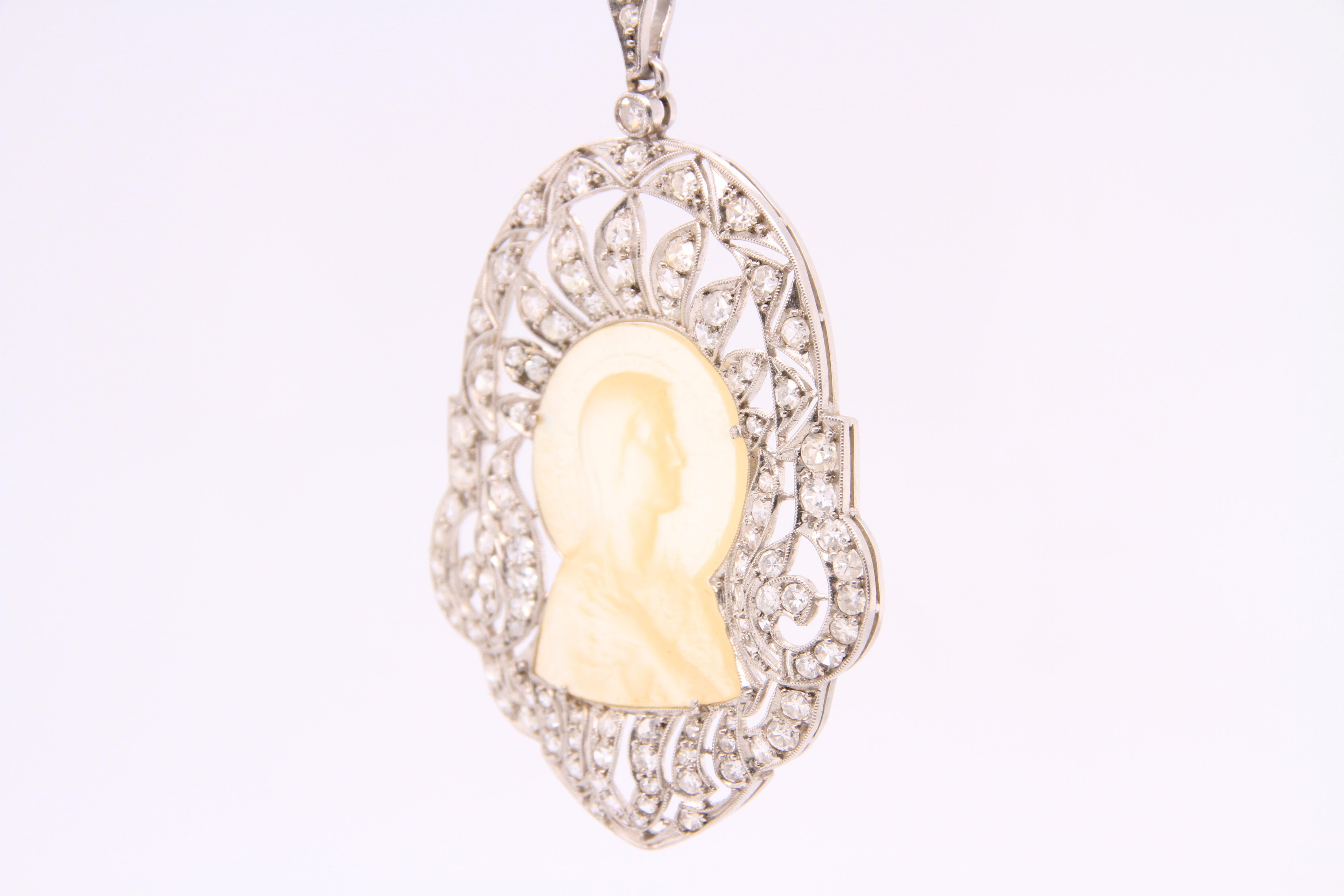 Colgante de oro blanco de 14 quilates con diamantes talla vieja madreperla tallados 5