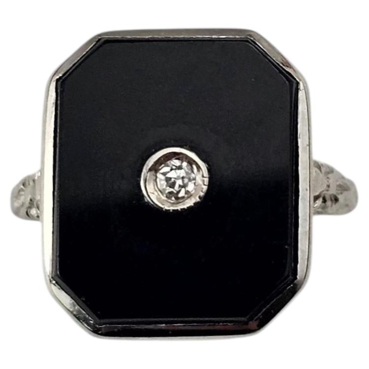 What does an onyx ring symbolize?