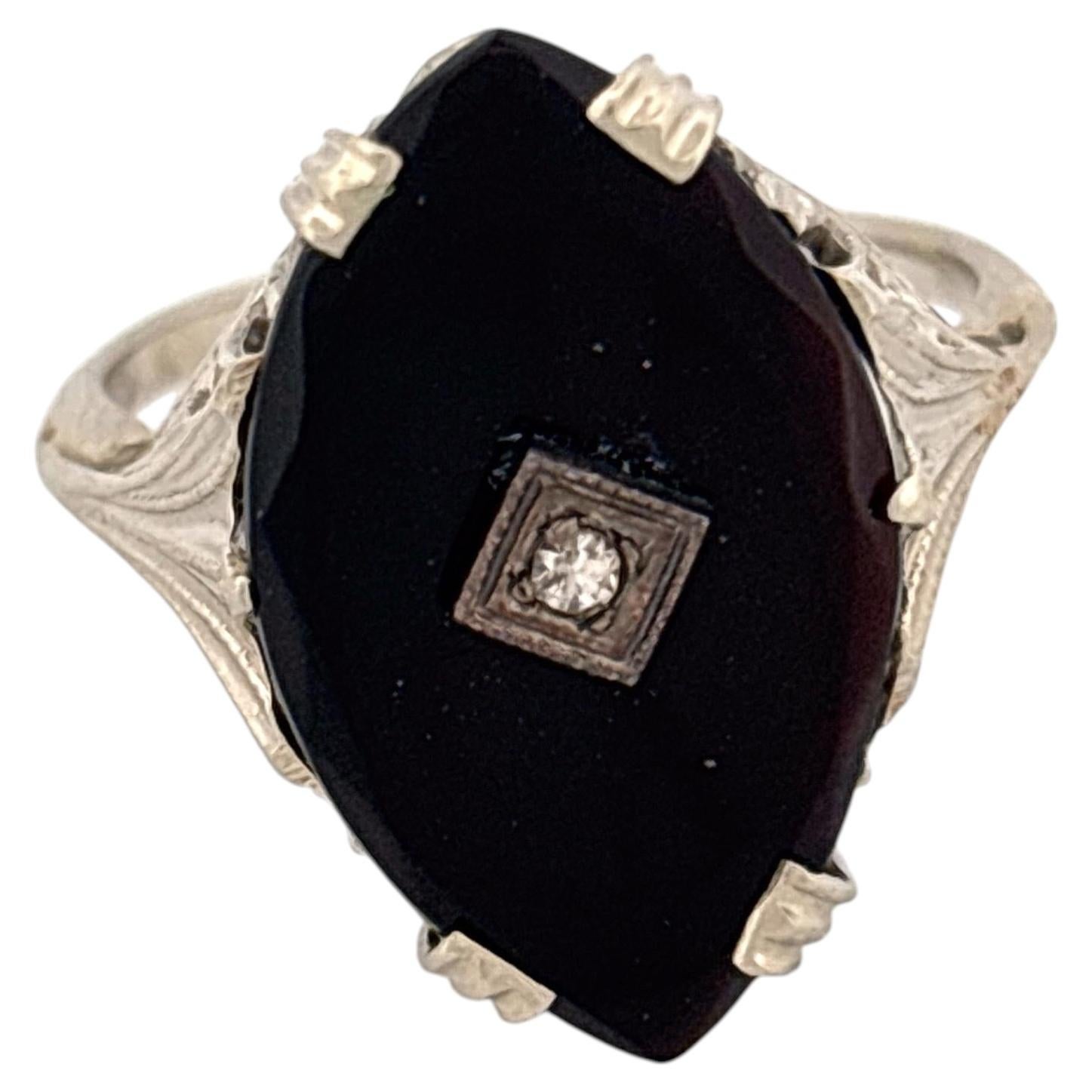 Anillo vintage de oro blanco de 14 quilates con ónix marquesa y diamantes
