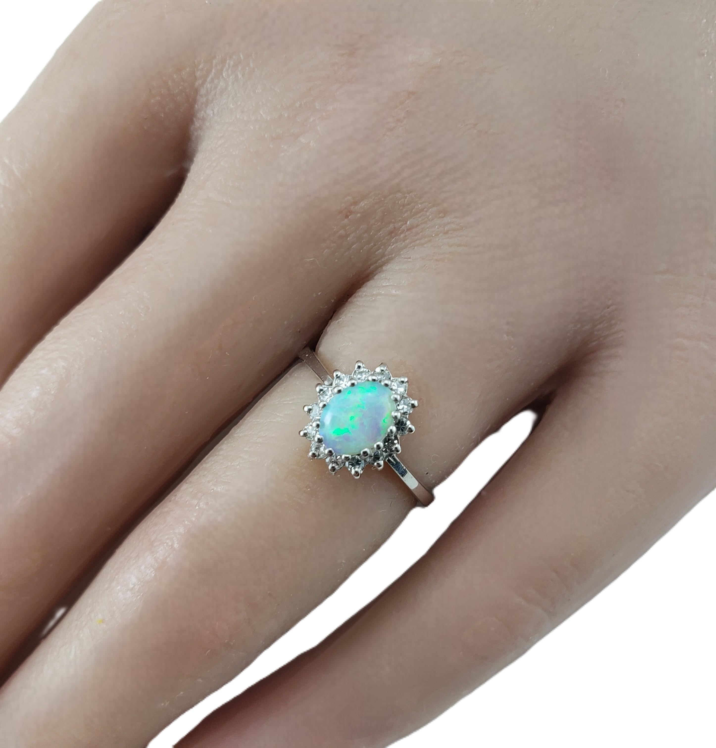 Anello in oro bianco 14K con opale e diamanti misura 5,5 #23192 in vendita 2