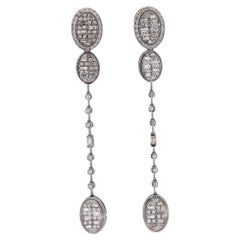 Pendientes colgantes ovalados de oro blanco de 14 quilates con racimo de diamantes de 1 quilate