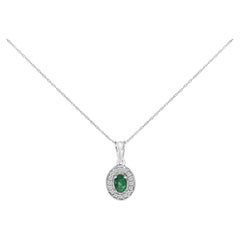 Collier pendentif en or blanc 14K avec émeraude verte ovale 6x4 MM et halo de diamants