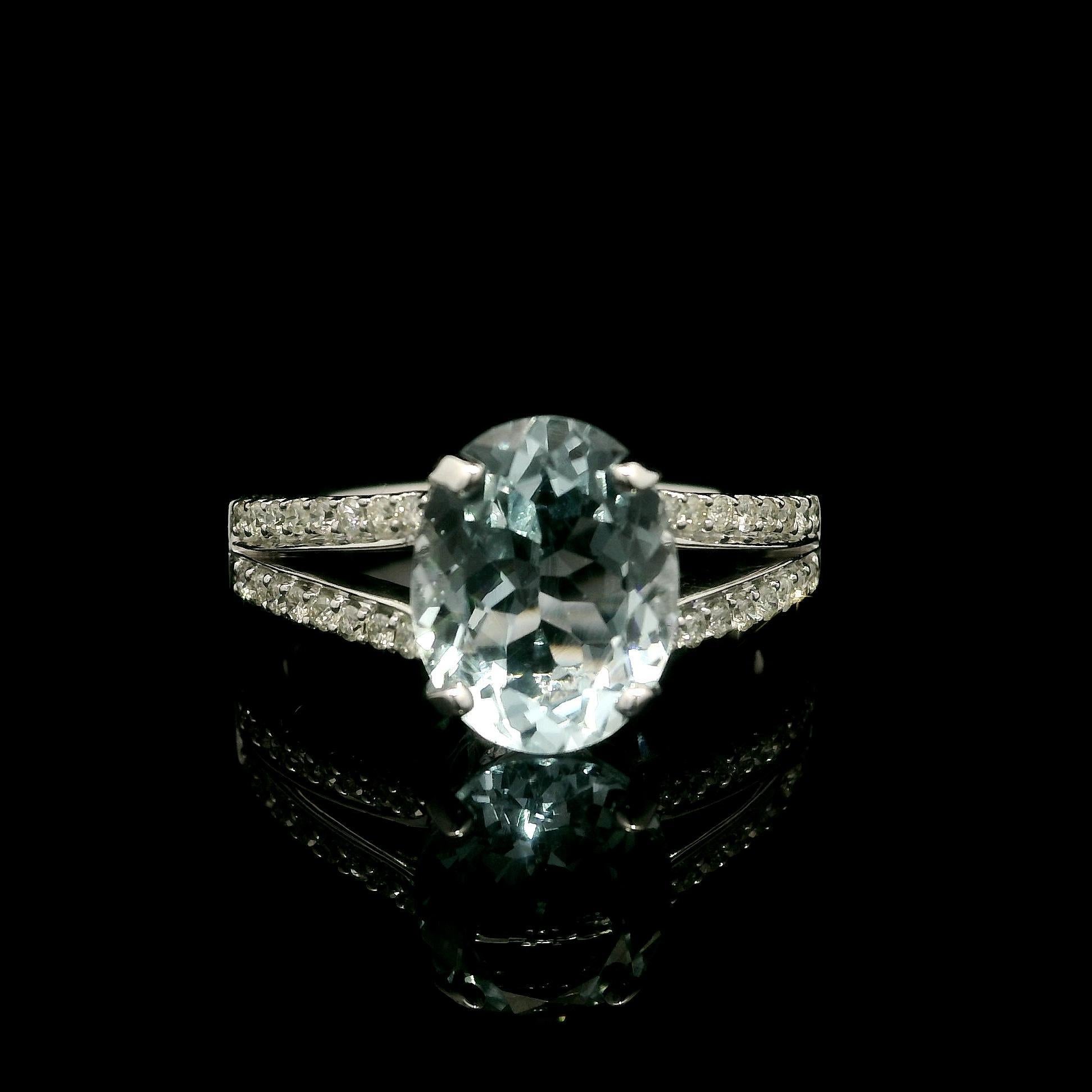 14k Weißgold Oval Aquamarin & Diamant Modern Split Shank Cocktail Ring im Angebot 8