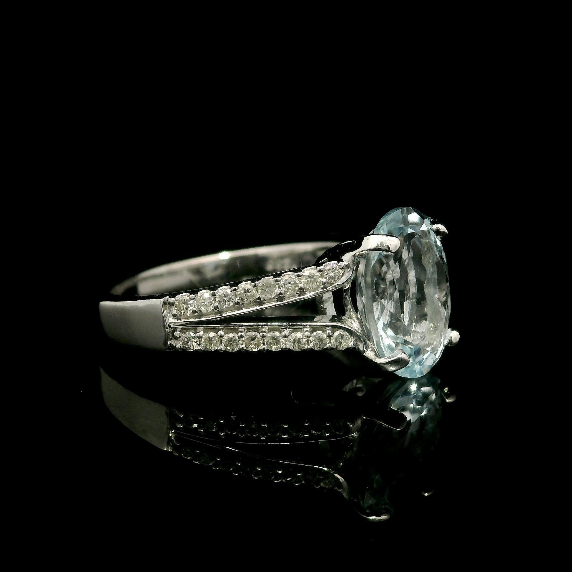 14k Weißgold Oval Aquamarin & Diamant Modern Split Shank Cocktail Ring im Angebot 1