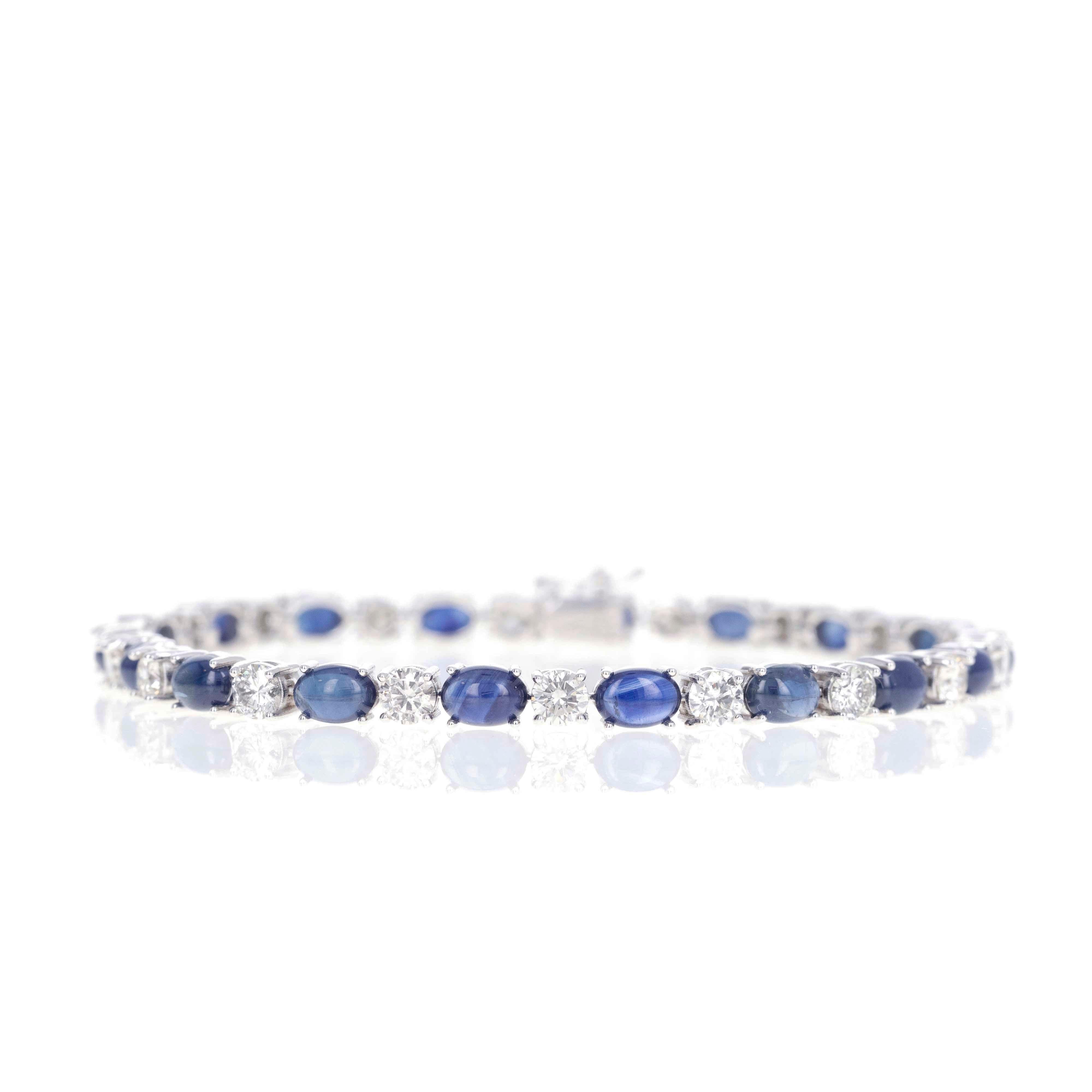 Pulsera de Oro Blanco de 14K Zafiro Cabujón Ovalado Diamante Redondo en venta 2