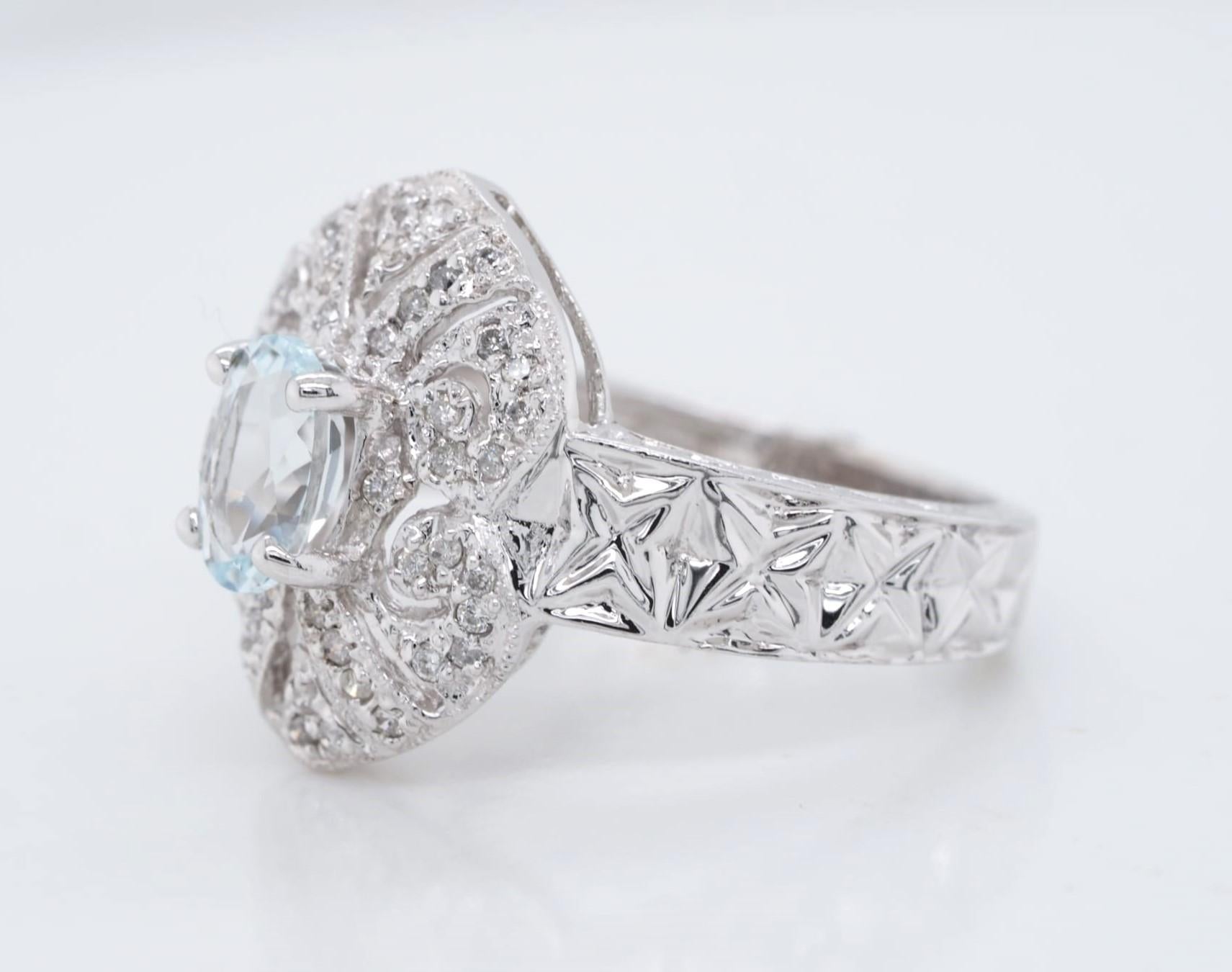 Women's 14k White Gold Oval Cut Blue Aquamarine & Round Cut Diamonds Ring For Sale
