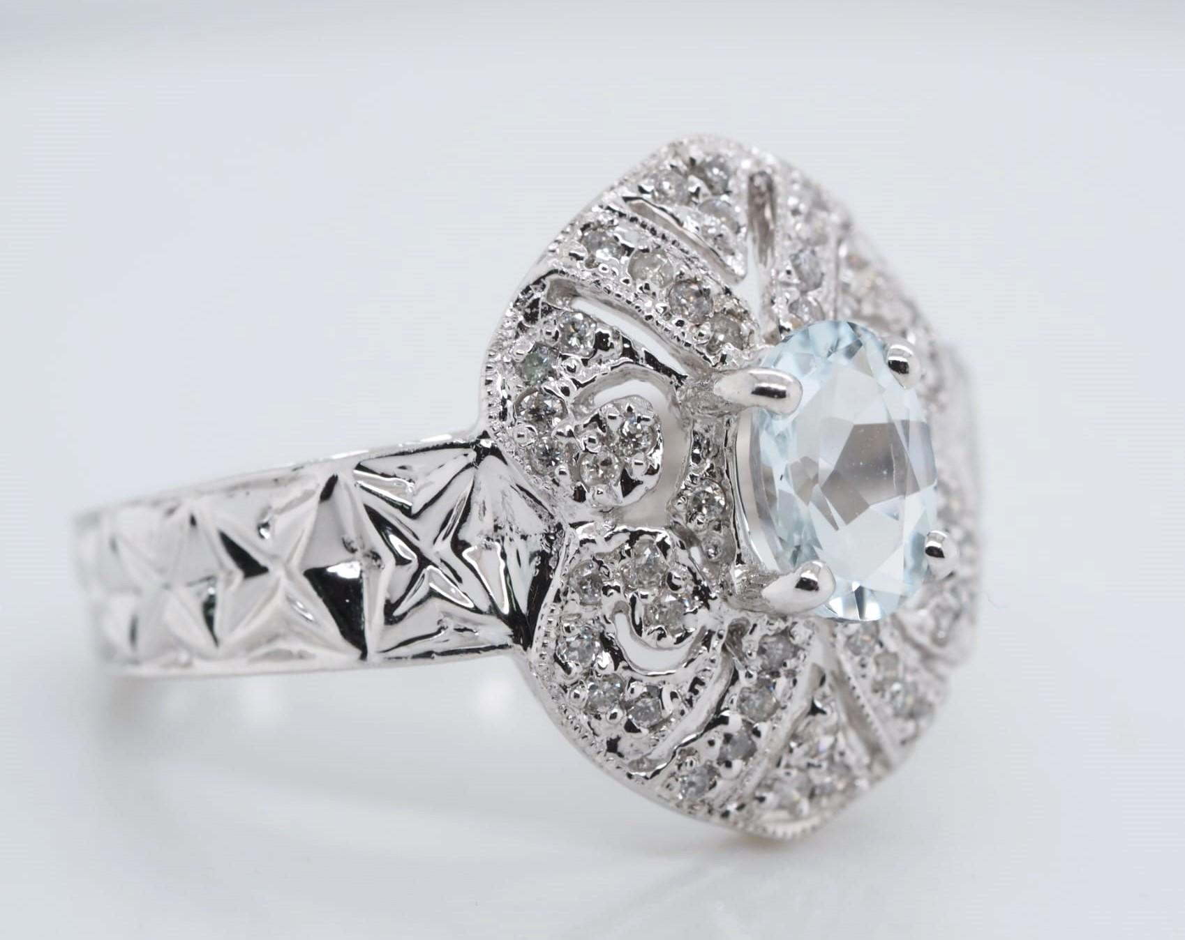 14k White Gold Oval Cut Blue Aquamarine & Round Cut Diamonds Ring For Sale 2