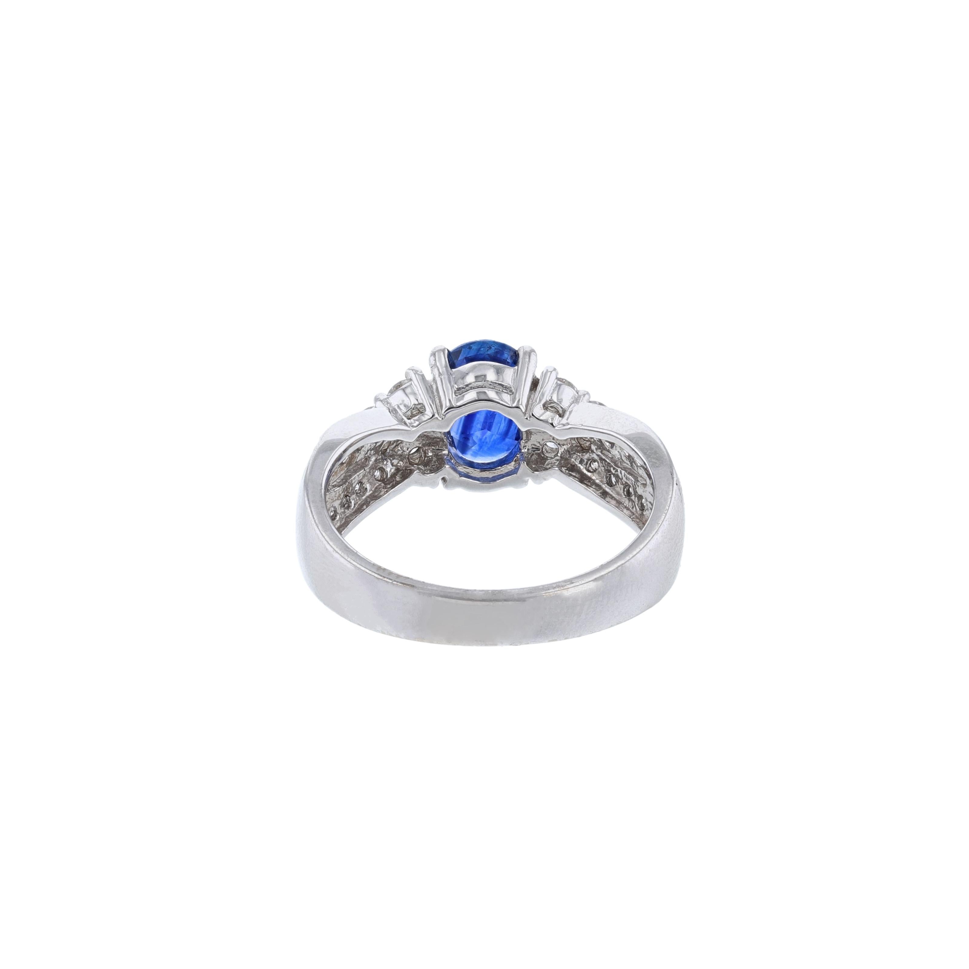 14K White Gold Oval Cut Blue Sapphire and Diamond Ring In New Condition For Sale In Houston, TX