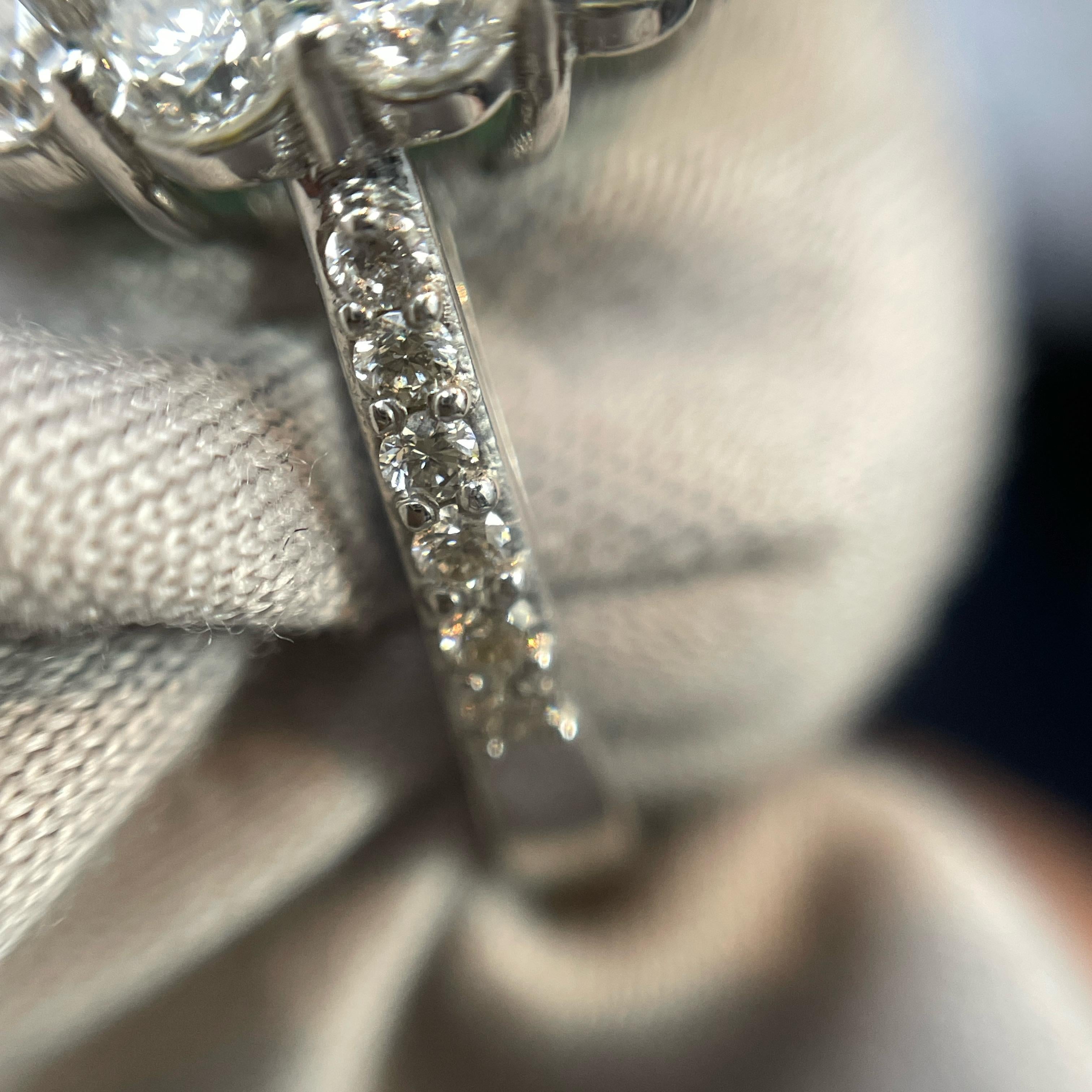 Anello con diamante e smeraldo taglio ovale in oro bianco 14k in vendita 1