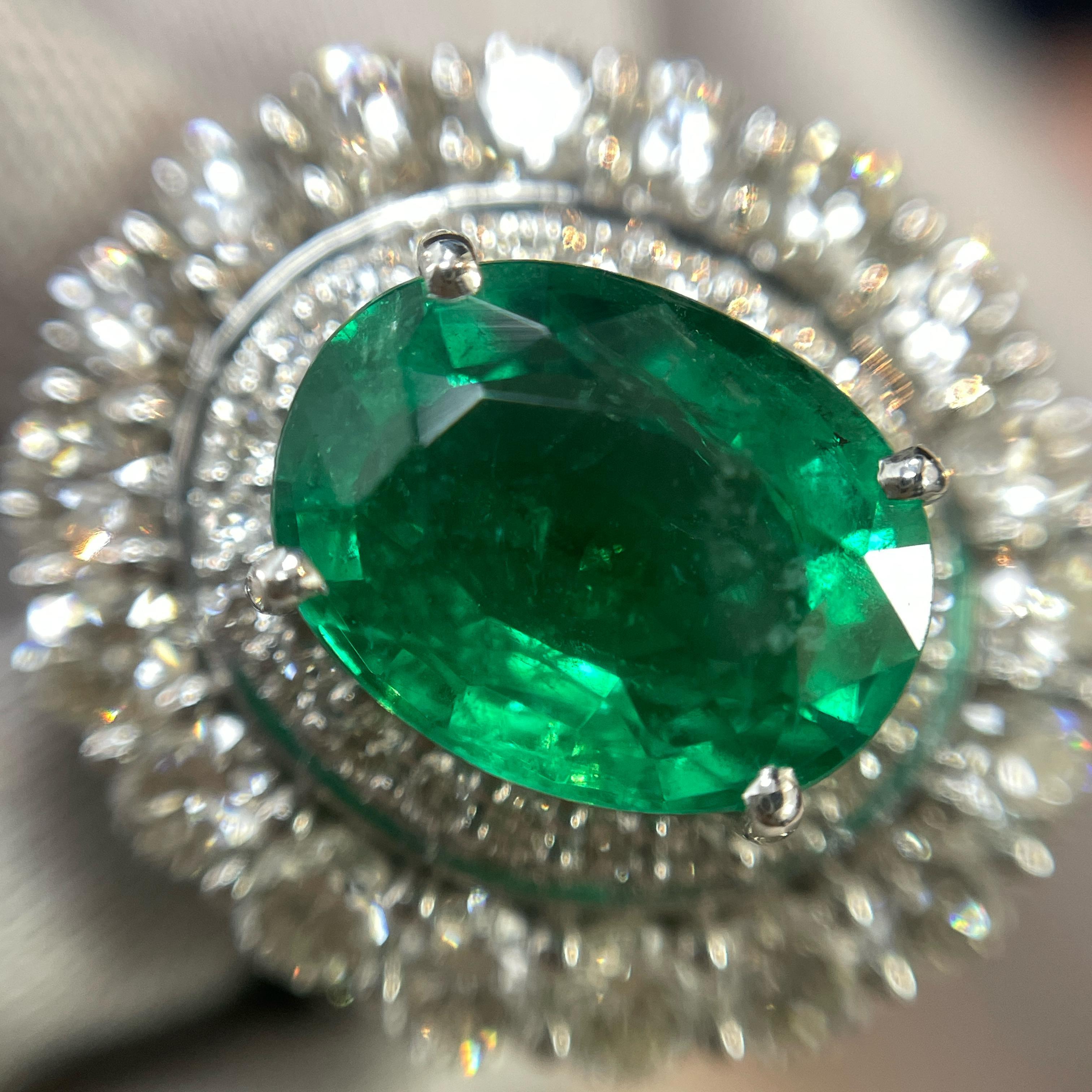 Anello con diamante e smeraldo taglio ovale in oro bianco 14k in vendita 3