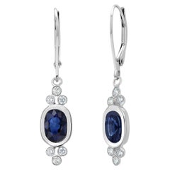 Boucles d'oreilles pendantes en or blanc 14 carats avec saphir ovale et diamants