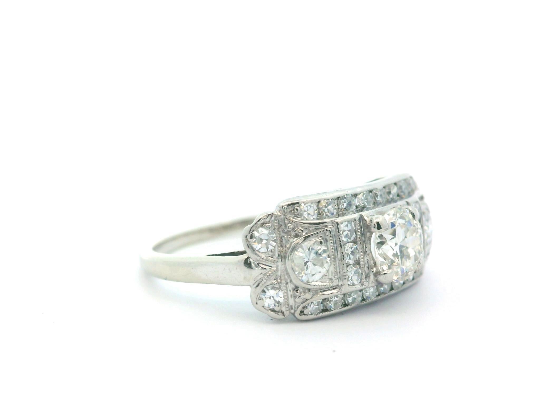 Taglio rotondo Anello con diamante vintage in oro bianco 14k e palladio in vendita