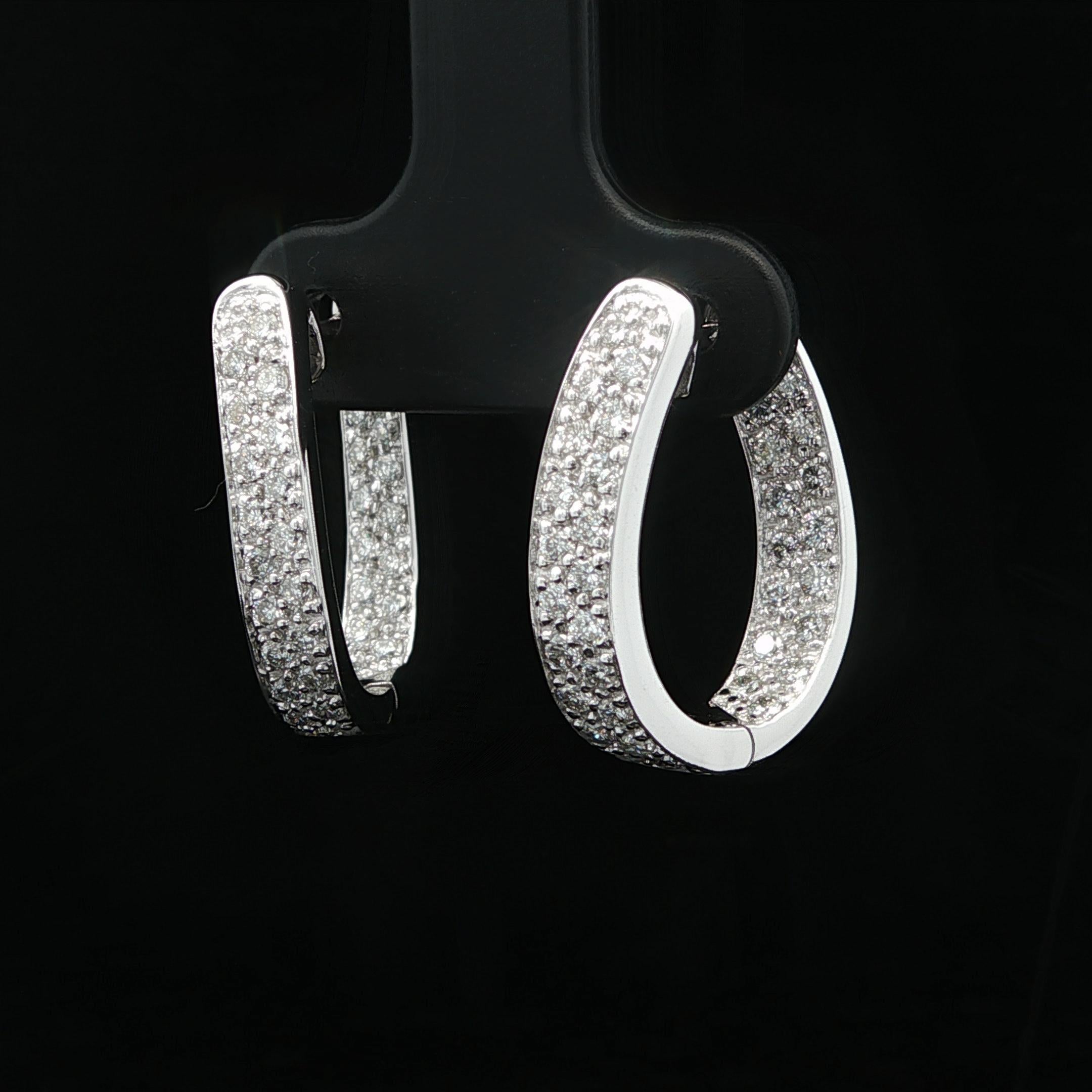 Pendientes de aro curvado con bisagra de oro blanco de 14k con pavé de diamantes de 0,70 ctw In & Out Corte brillante en venta