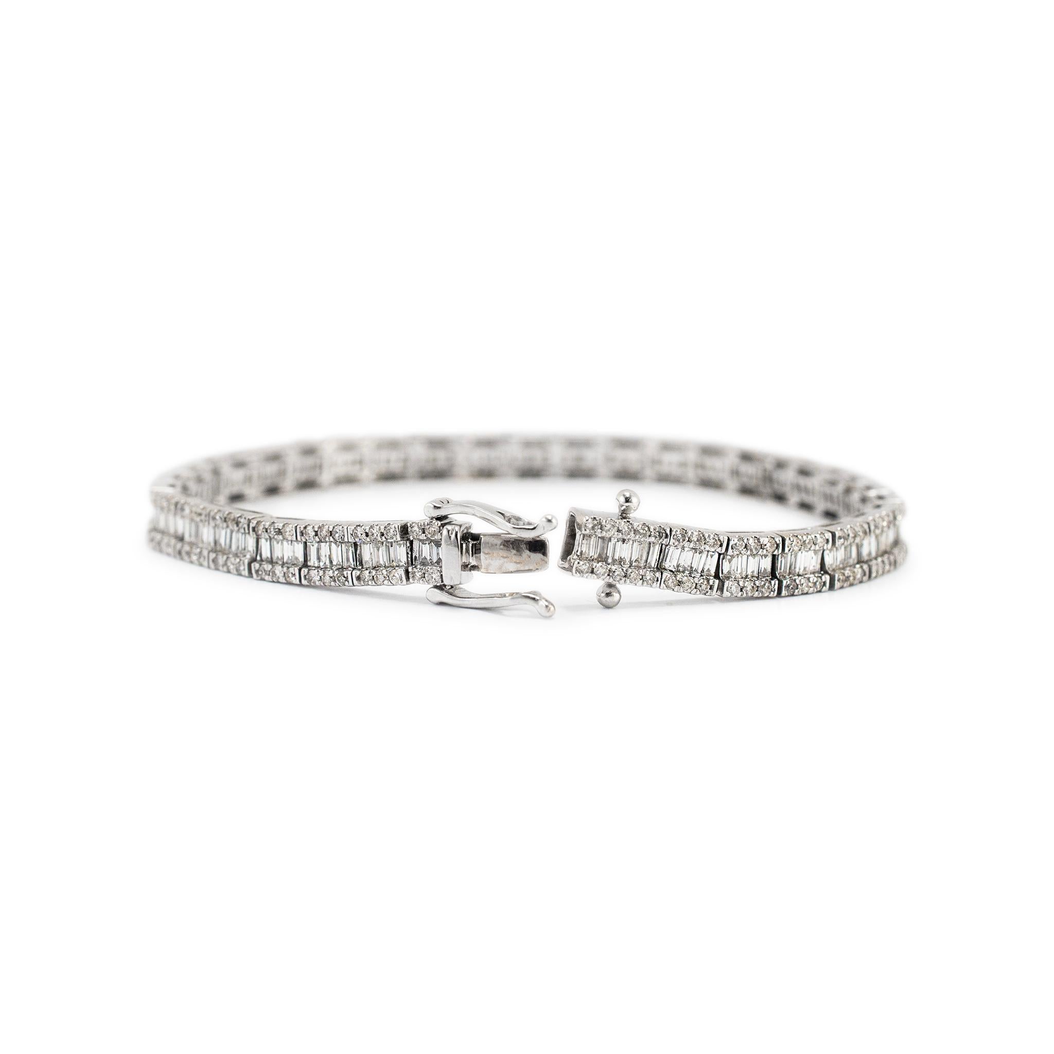 14K White Gold Pave 3.79ct Baguette & Round Diamond Tennis Bracelet (Rundschliff) im Angebot