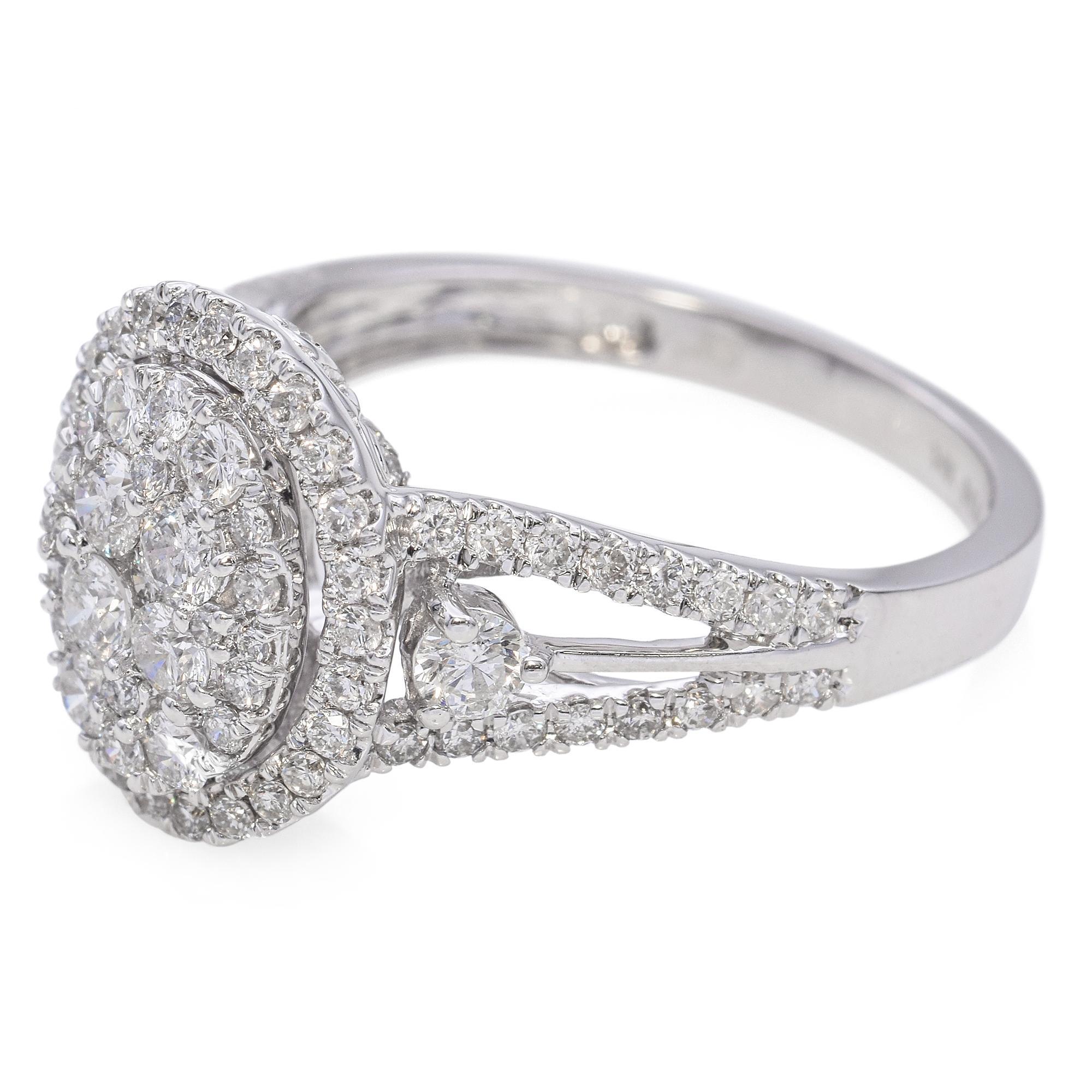 Taglio rotondo Anello aureola con pavé di diamanti in oro bianco 14K in vendita