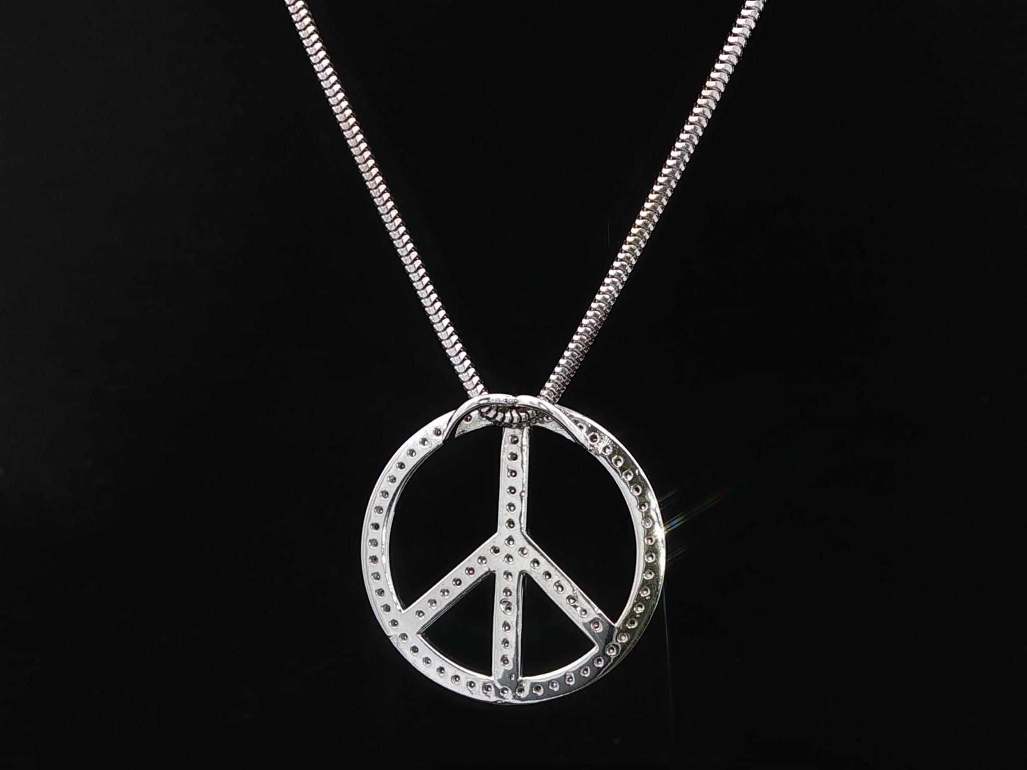 Donna Collana con catena a serpente in oro bianco 14k con pavé di diamanti e segno di pace a forma di cerchio in vendita