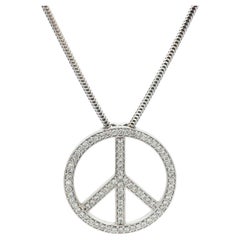 Collana con catena a serpente in oro bianco 14k con pavé di diamanti e segno di pace a forma di cerchio