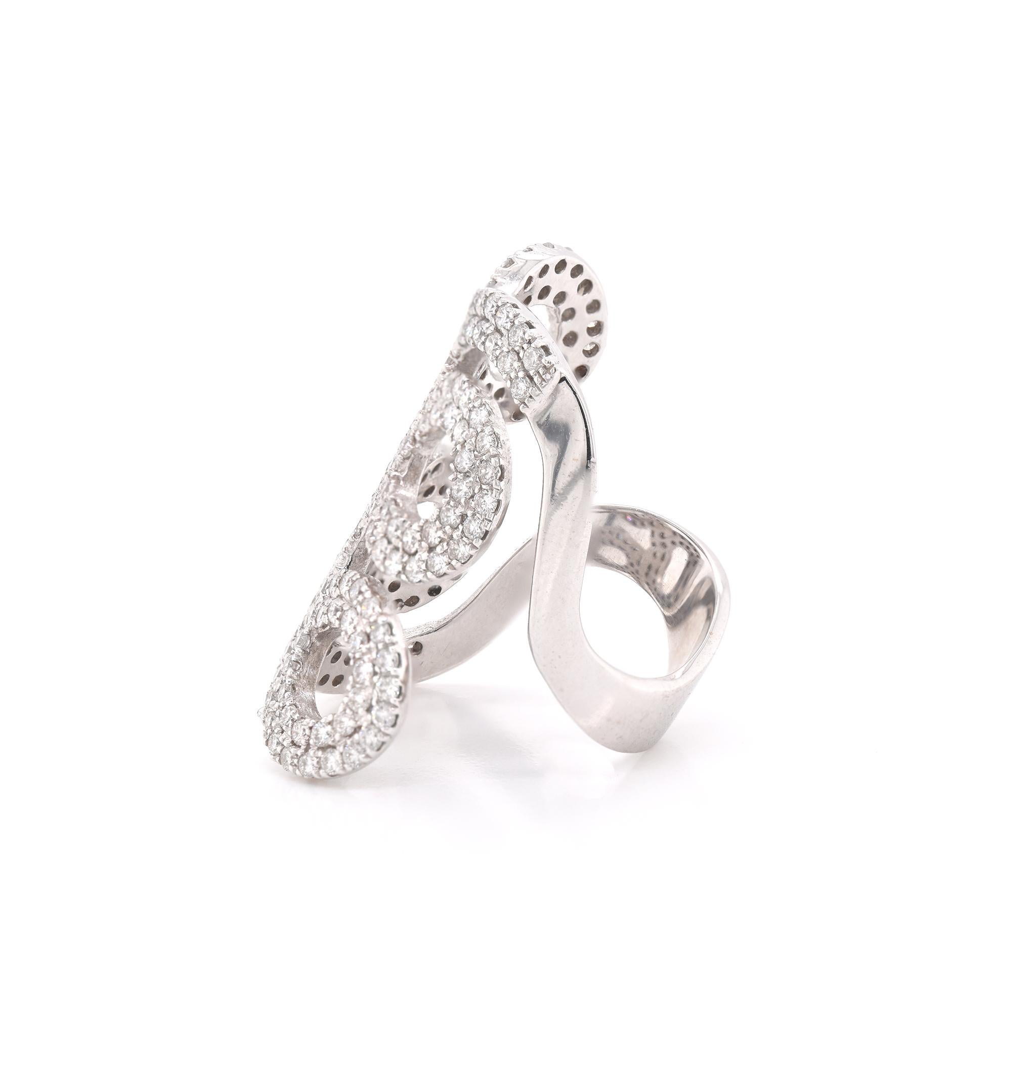 Designer: personalizzato
Materiale: oro bianco 14k
Diamanti: 178 tagli tondi brillanti = 2,25cttw
Colore: G
Chiarezza: VS2
Misura dell'anello: 6 ½ (si prega di prevedere due giorni di spedizione in più per le richieste di misura)
Dimensioni: