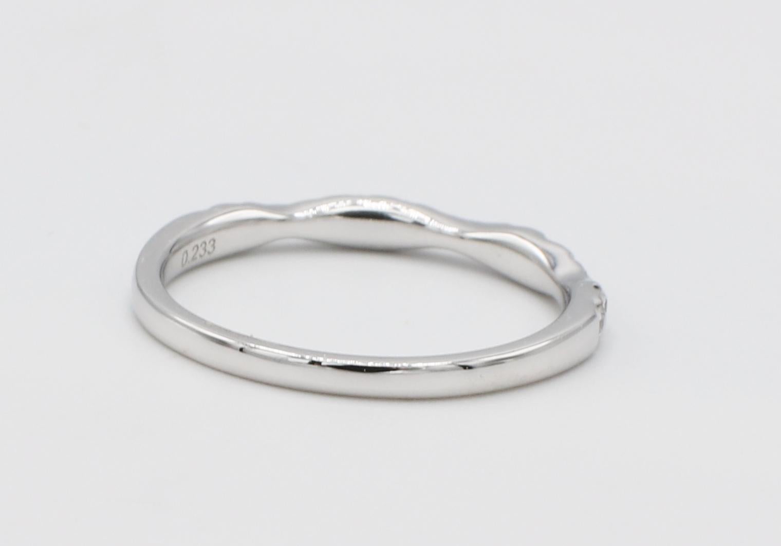 wavy diamond ring