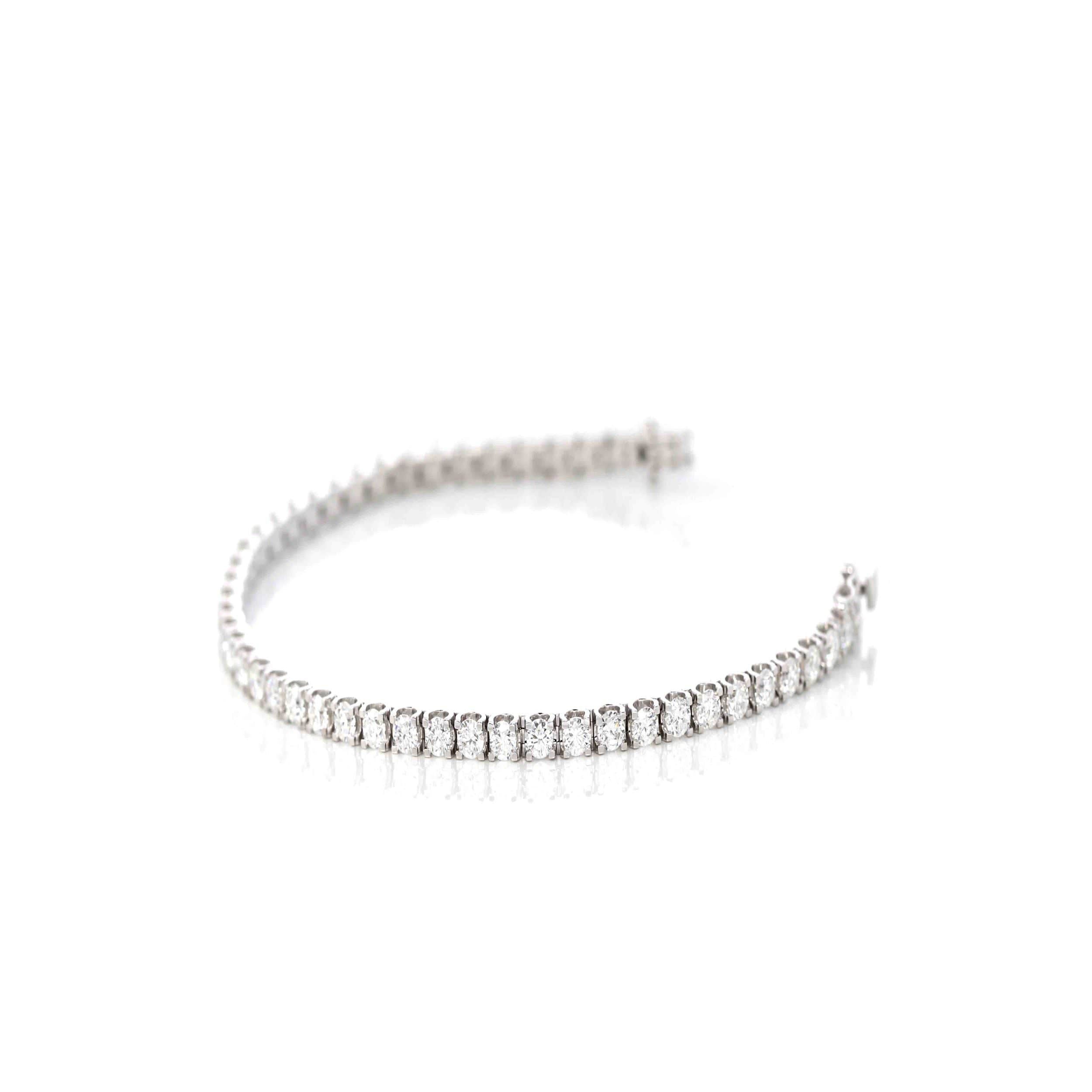 Pulsera de tenis de oro blanco de 14 quilates con moissanita engastada en venta
