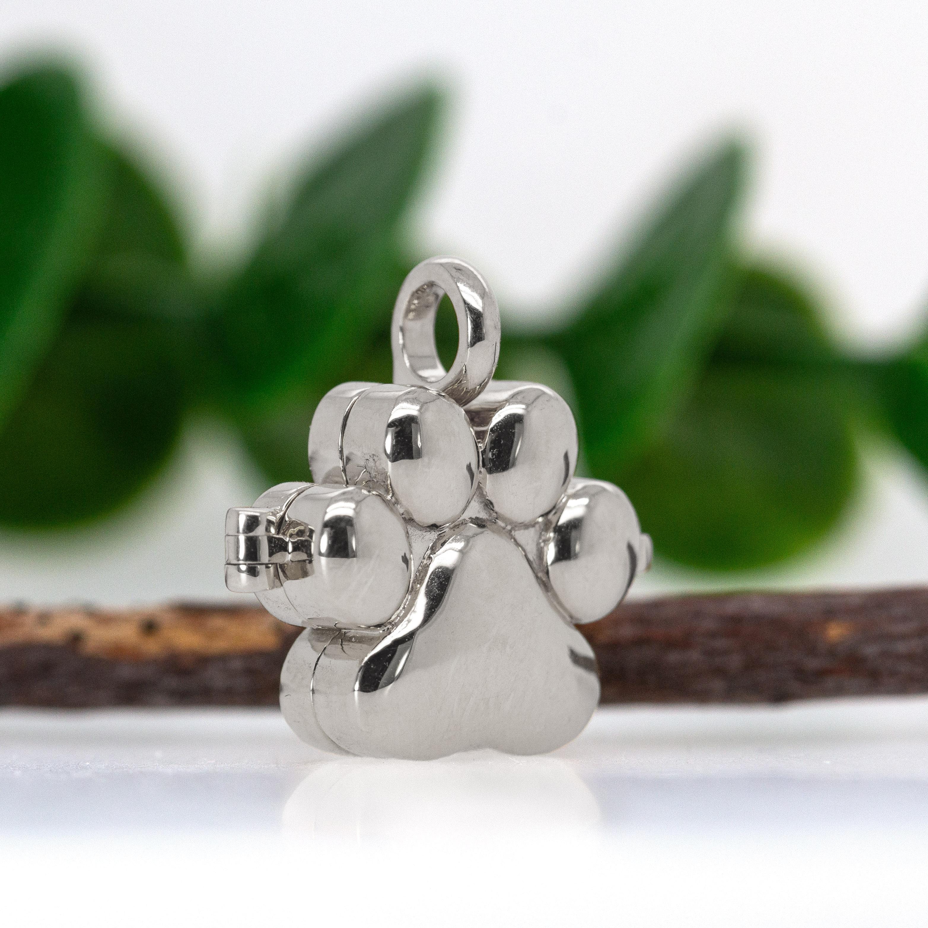 14K White Gold Paw Print Locket Pendant In New Condition For Sale In Columbus, OH