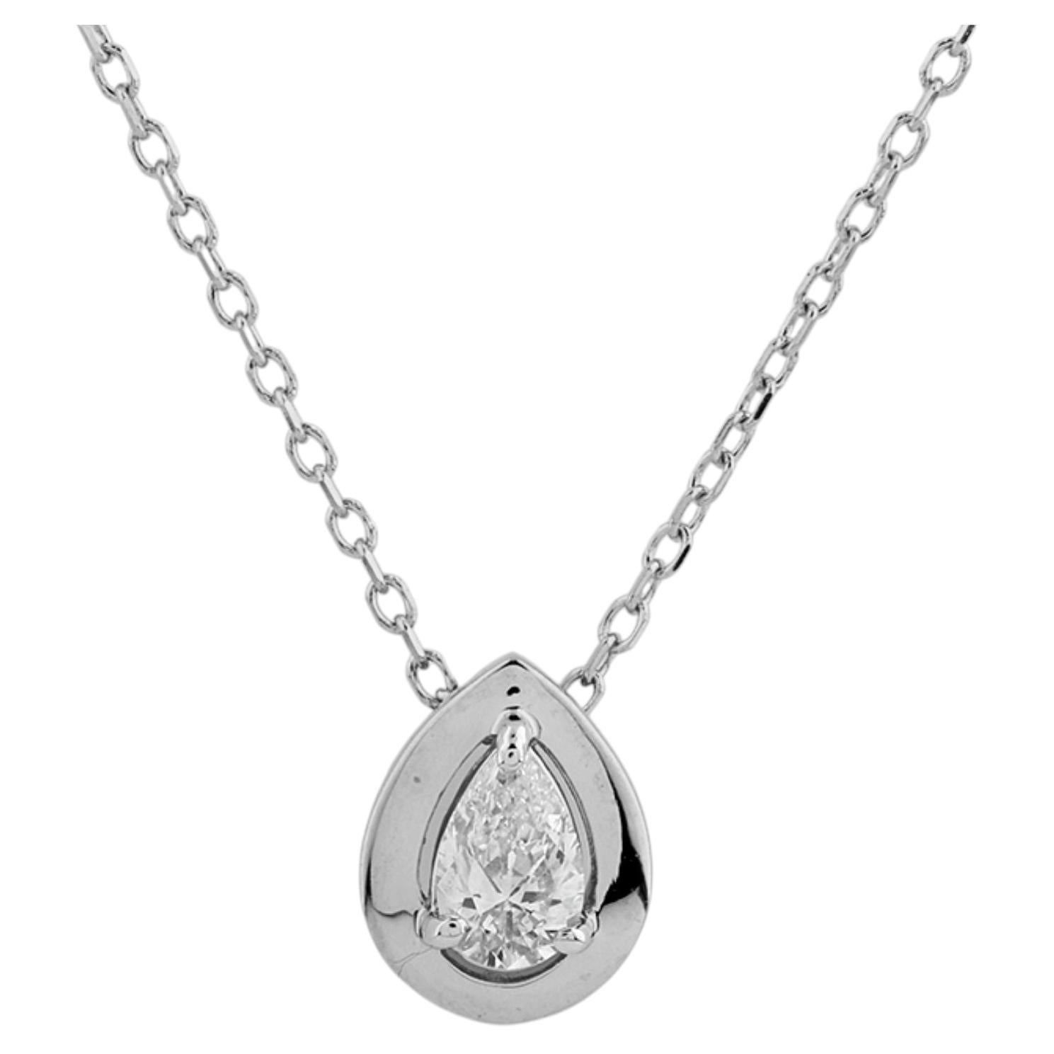 Collar con colgante solitario de oro blanco de 14K con diamante de talla pera y bisel