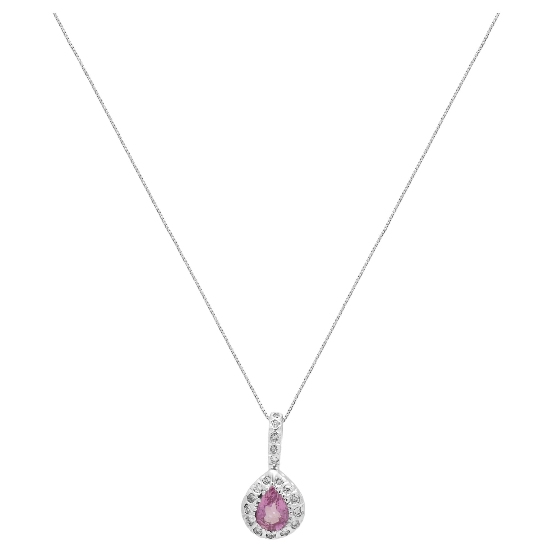 Collana con ciondolo in oro bianco 14 carati con zaffiro rosa taglio a pera e diamanti rotondi a corona