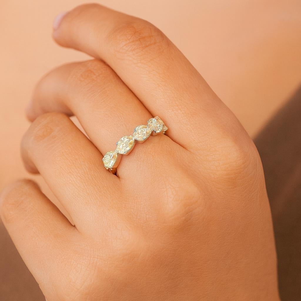 Fascia infinita con diamante a pera in oro bianco 14K in vendita 4