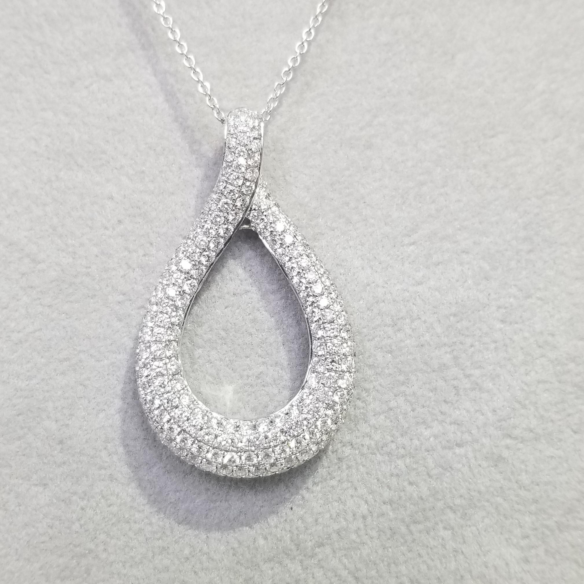  Bring the sophisticated look by wearing this classy diamond necklace. Perfect in any occasions. 
Specifications:
    main stone: ROUND CUT DIAMONDS
    diamonds: 185 PCS
    carat total weight: APPROX 2.50 CT
    color: G
    clarity: VS2
   