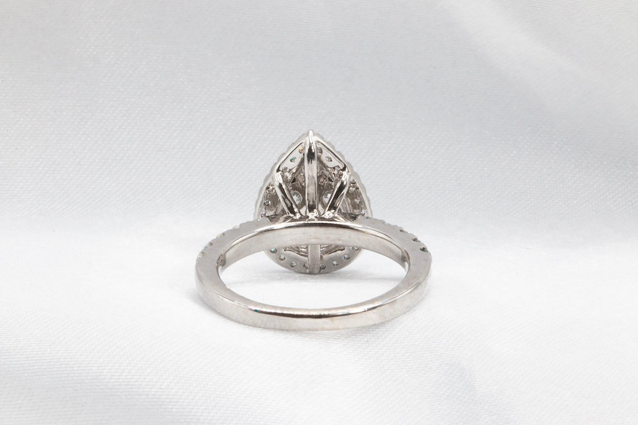 Or blanc 14K en forme de poire 1.25 ctw. Bague en diamant Bon état - En vente à Houston, TX