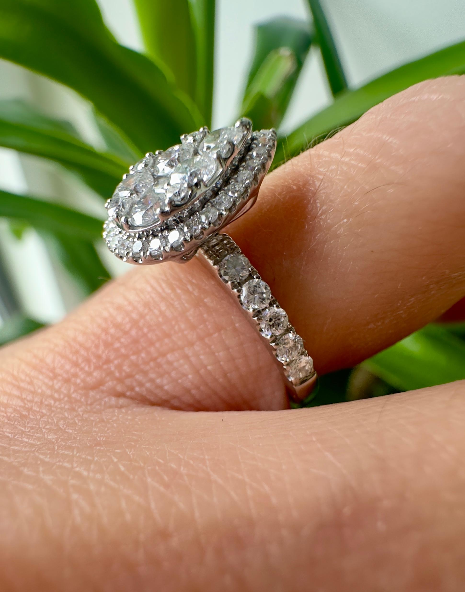 Or blanc 14K en forme de poire 1.25 ctw. Bague en diamant en vente 2