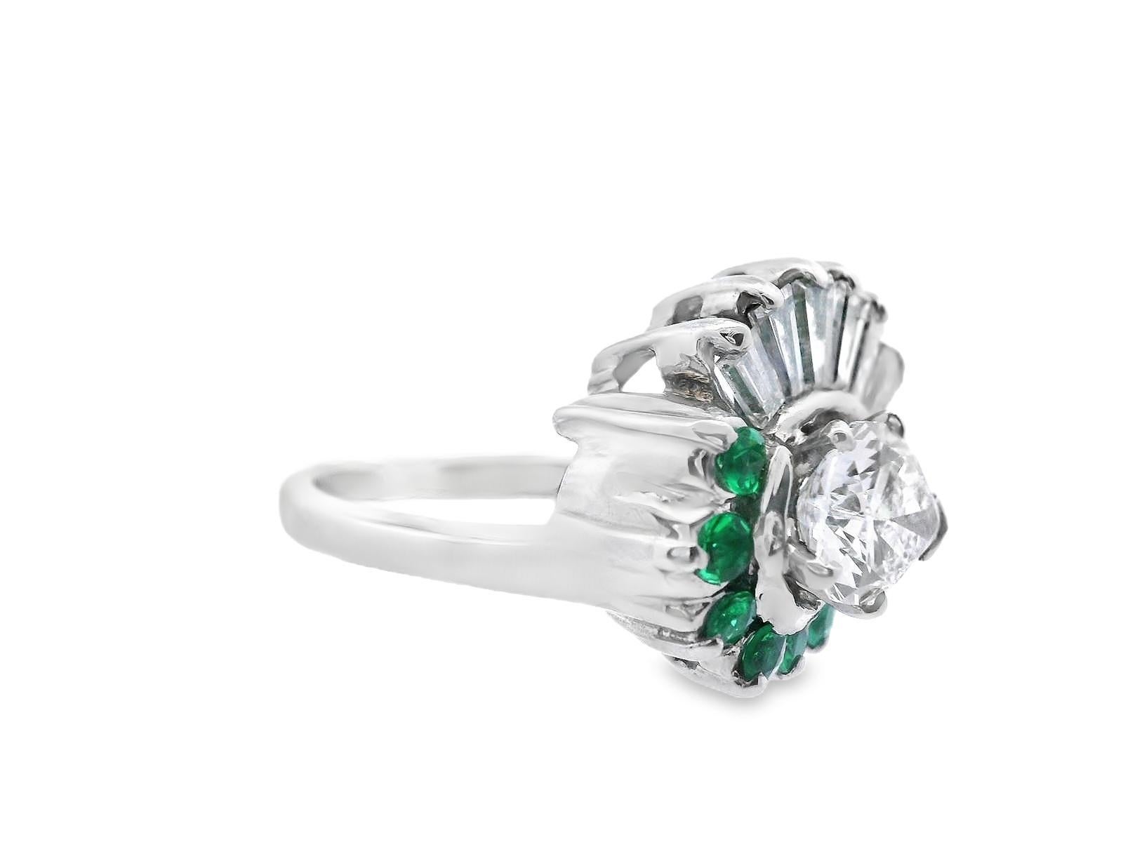 14k Weißgold Birnenförmiger Diamant- und Smaragdring mit GIA-Bericht im Zustand „Gut“ im Angebot in Lexington, KY