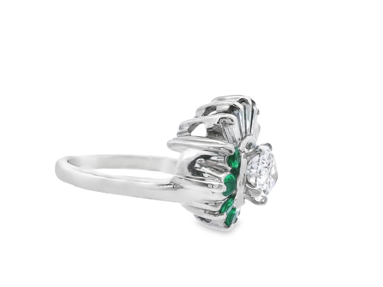14k Weißgold Birnenförmiger Diamant- und Smaragdring mit GIA-Bericht Damen im Angebot