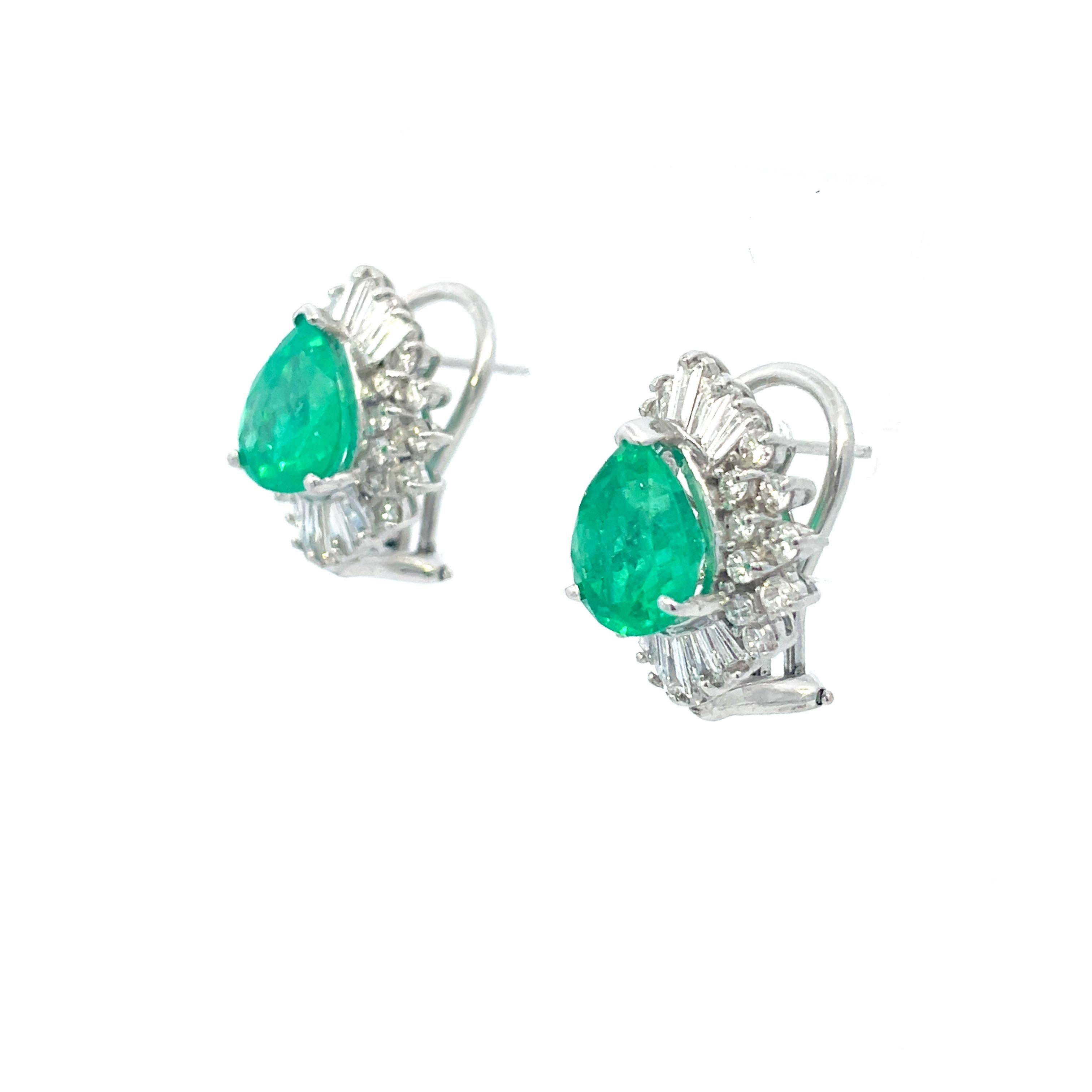 14K White Gold Pear Shaped Emerald and Diamond Earrings with AGL Report In Excellent Condition For Sale In Lexington, KY