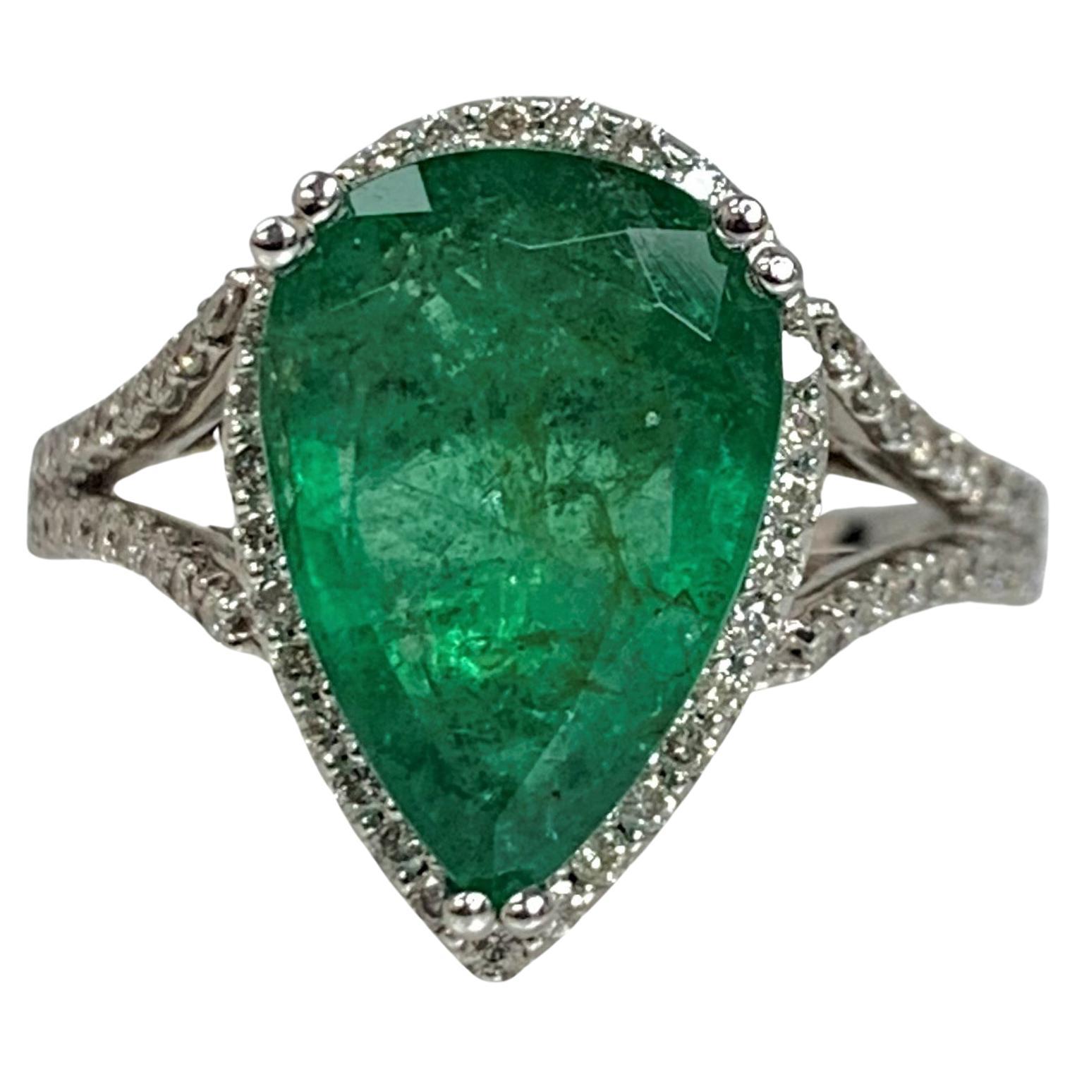 14K White Gold Pear Shaped Emerald Diamond Ring For Sale