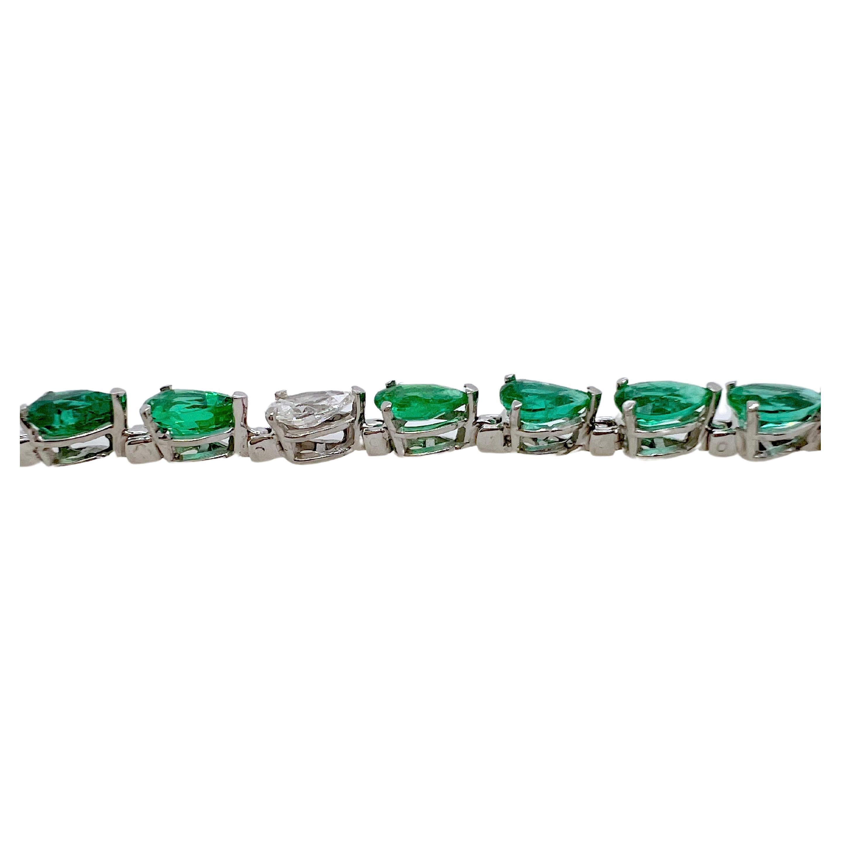 Pear Cut 14k White Gold Pear Shaped Emerald & Diamond Tennis Bracelet For Sale