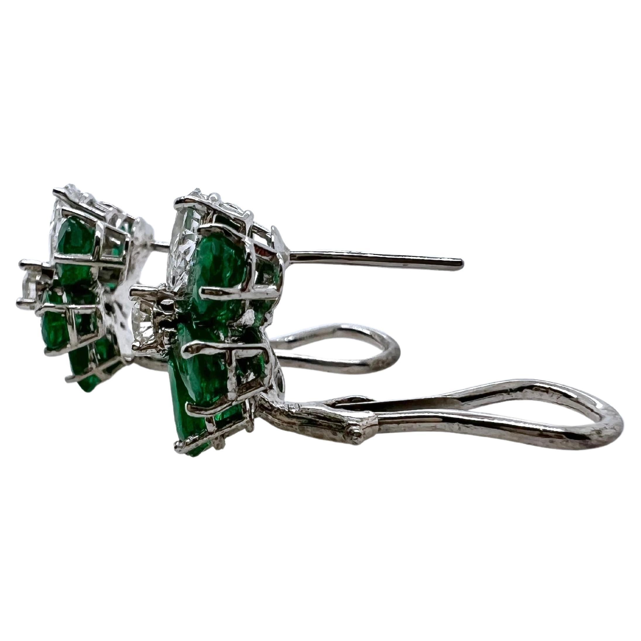 Contemporary 14k White Gold Pear Shaped Emeralds Earrings with Diamonds For Sale