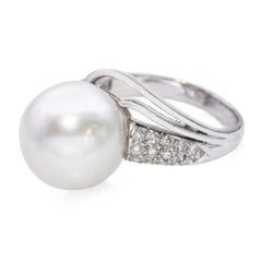 Bague en or blanc 14k avec perles et diamants en pavé