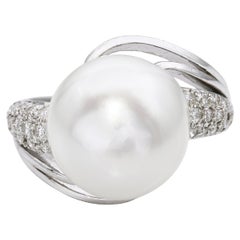 Bague en or blanc 14k avec perles et diamants en pavé