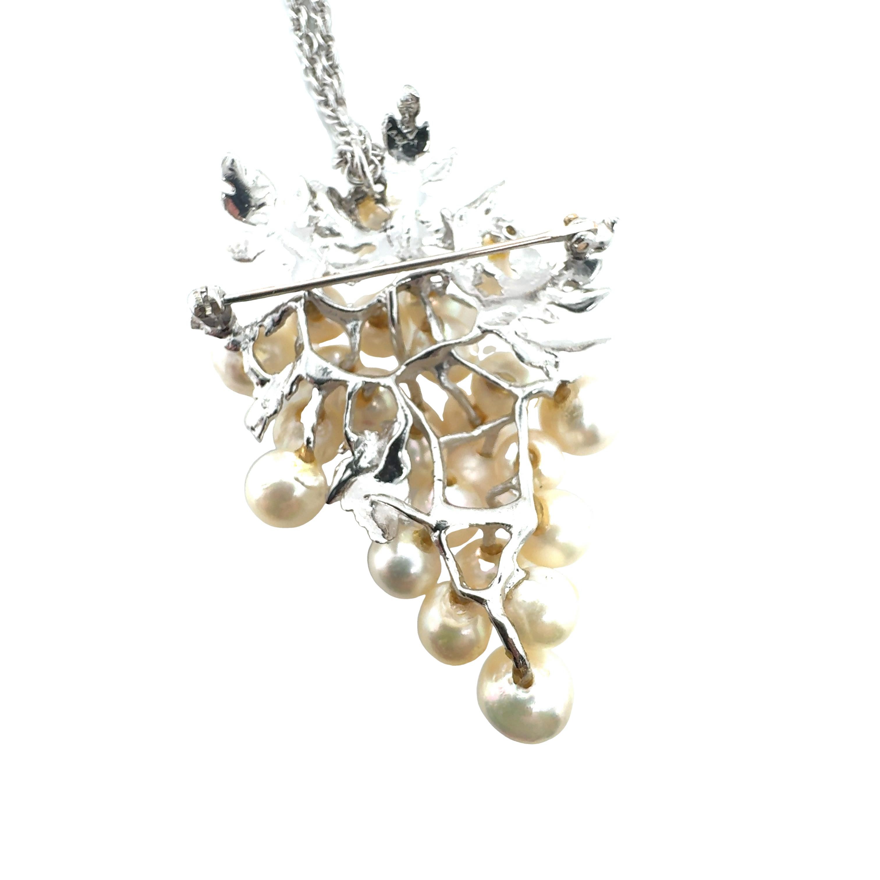 Taglio rotondo Ciondolo a grappolo di perle in oro bianco 14K in vendita