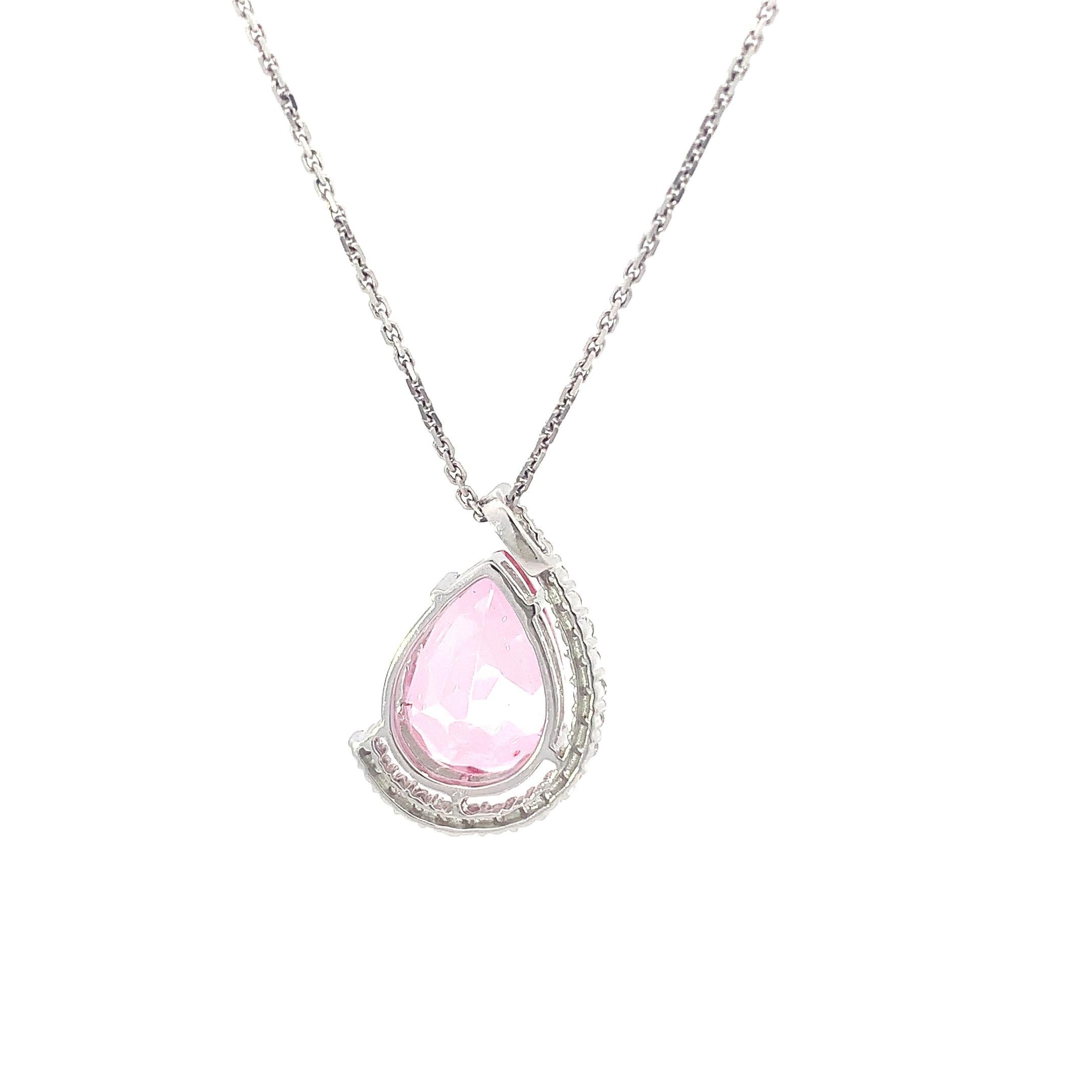 Taille poire Pendentif en or blanc 14 carats, diamant et topaze rose en forme de poire en vente