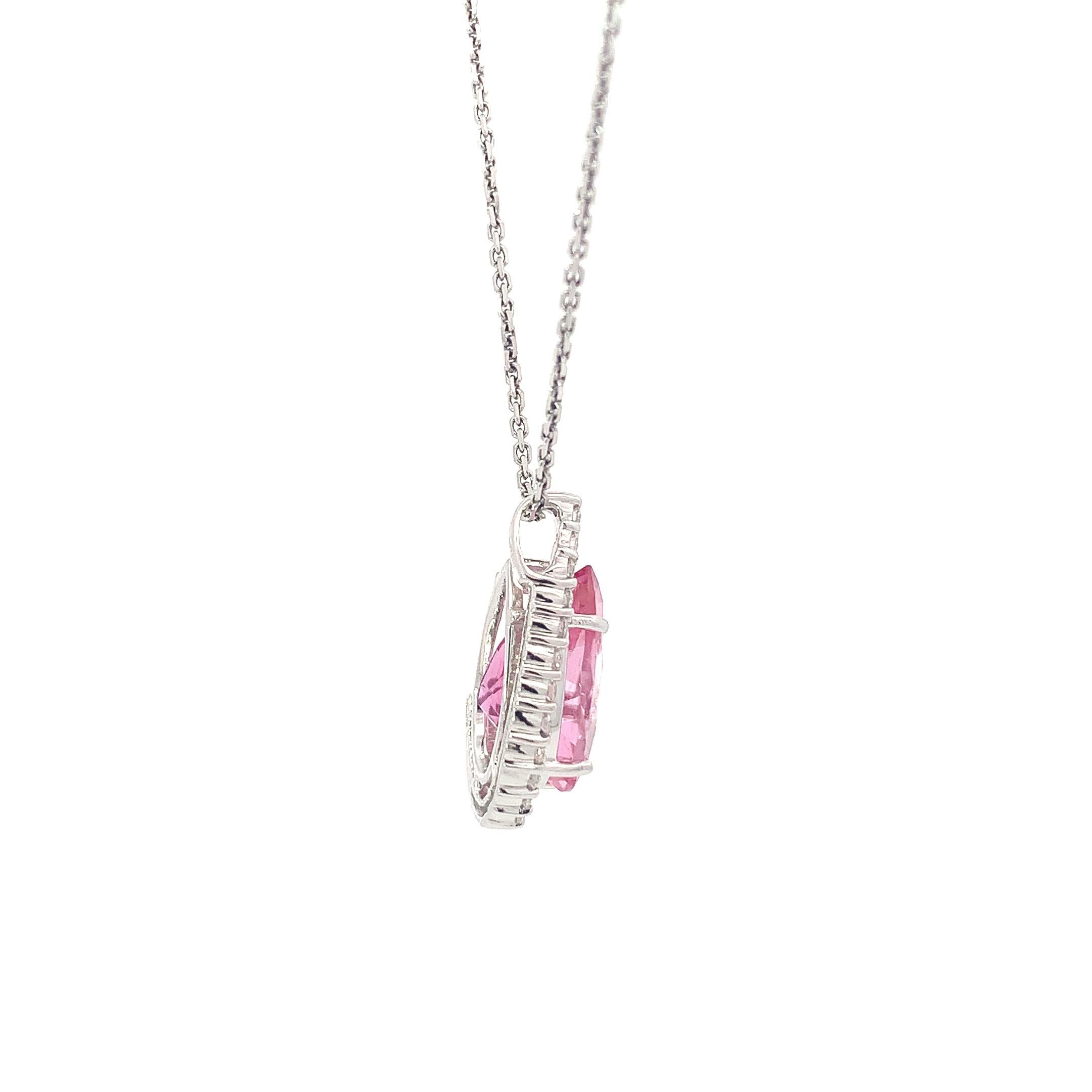 Pendentif en or blanc 14 carats, diamant et topaze rose en forme de poire Neuf - En vente à ประเวศ, TH